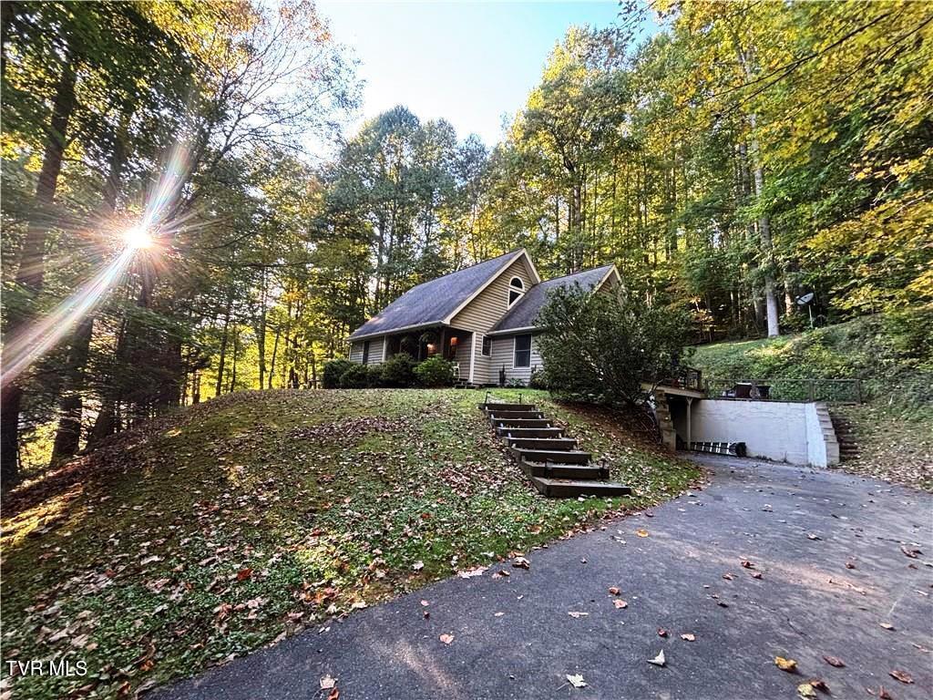 Photo of 3 bed, 2 bath, 2,198 sq ft single family residence at 447 North Highway 67