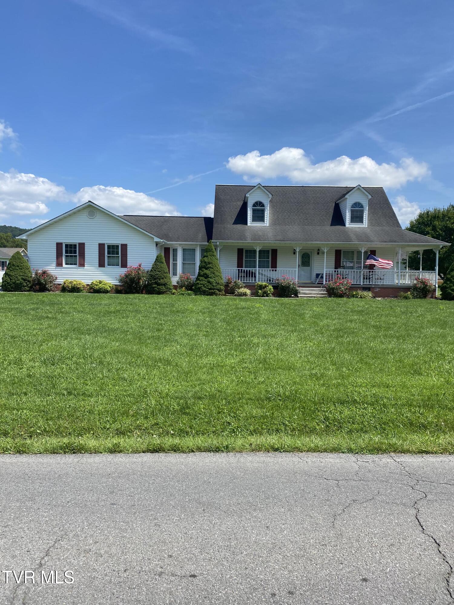 Photo of 3 bed, 3 bath, 2,344 sq ft single family residence at 239 Blue Springs Road