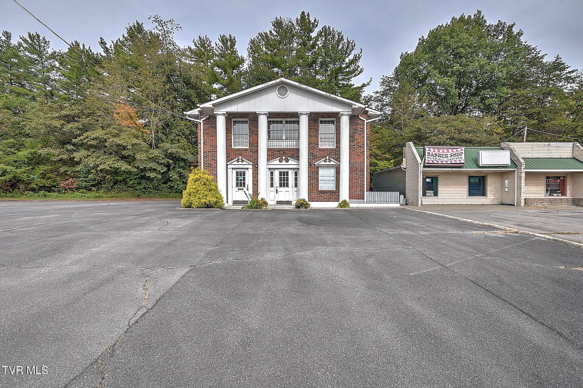 Photo of 4,092 sq ft, 0.94 ac commercial sale at 124 West Main Street