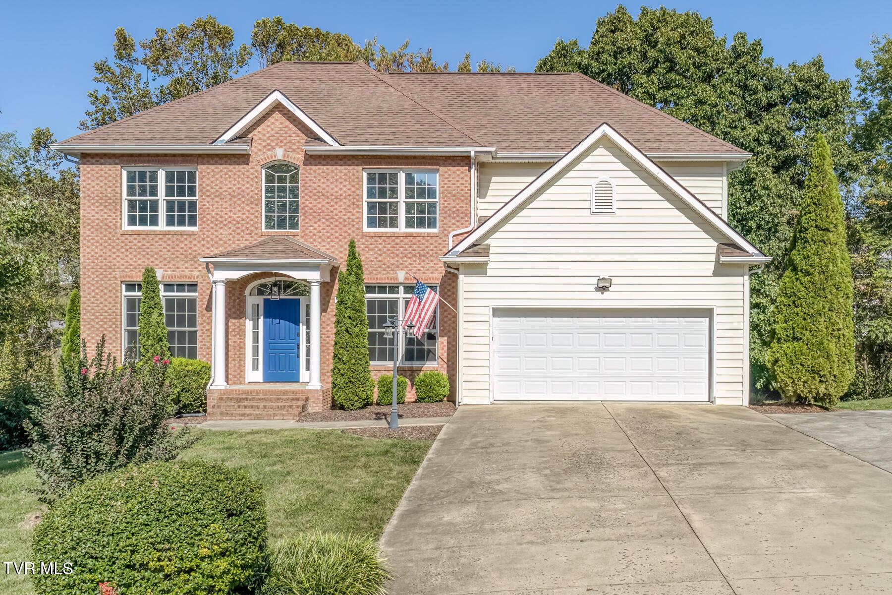 Photo of 5 bed, 3 bath, 3,410 sq ft single family residence at 136 Queensgate