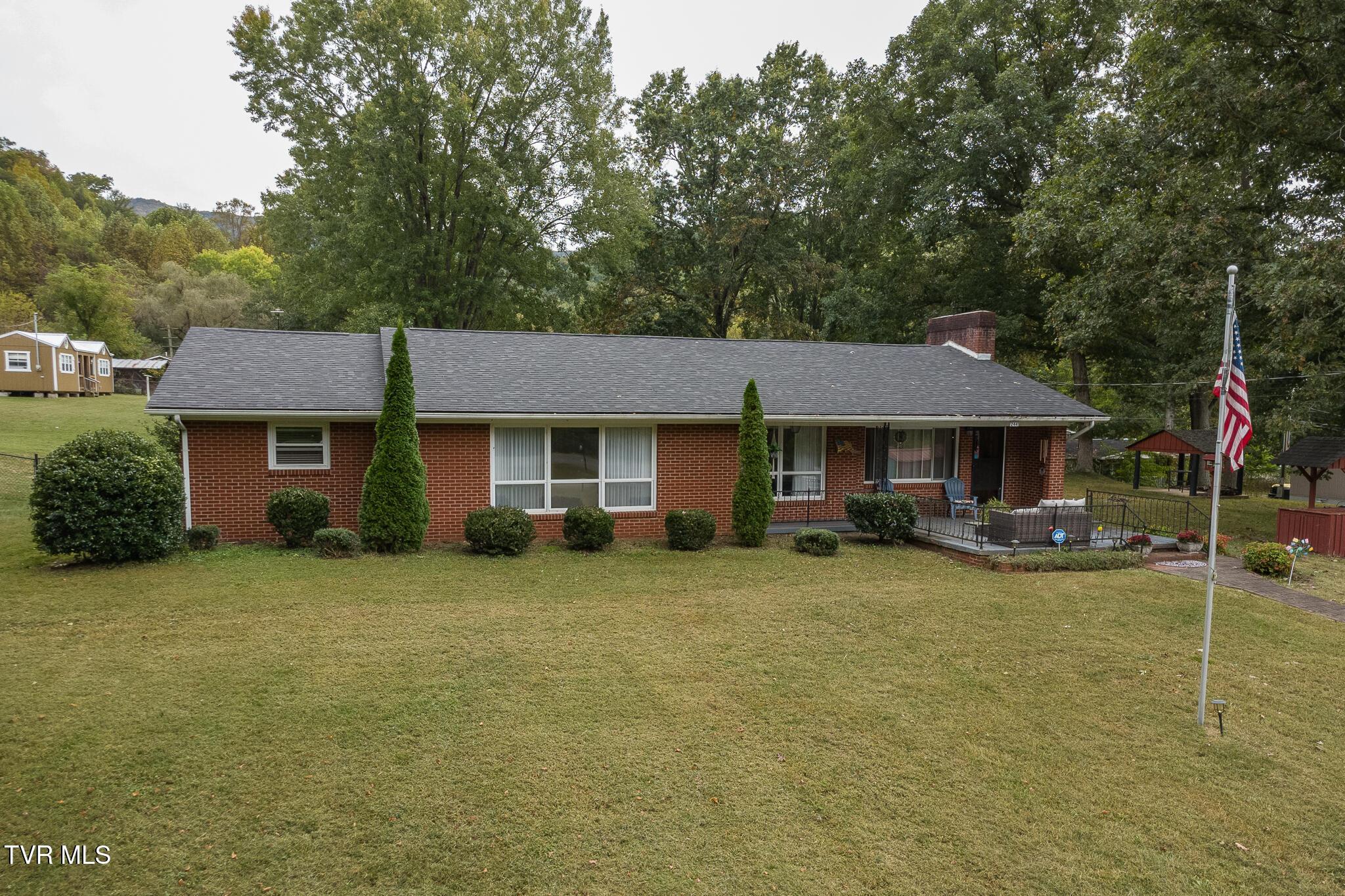 Photo of 3 bed, 2 bath, 1,755 sq ft single family residence at 244 Odom Branch Road