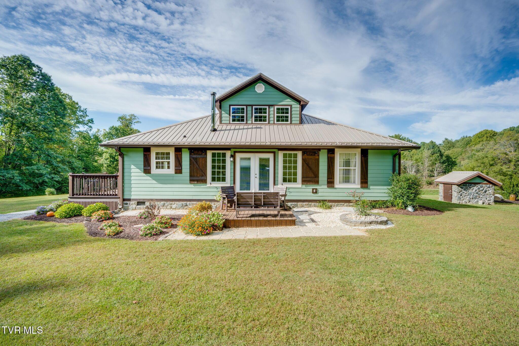Photo of 4 bed, 2 bath, 1,956 sq ft single family residence at 110 5 Sisters Lane