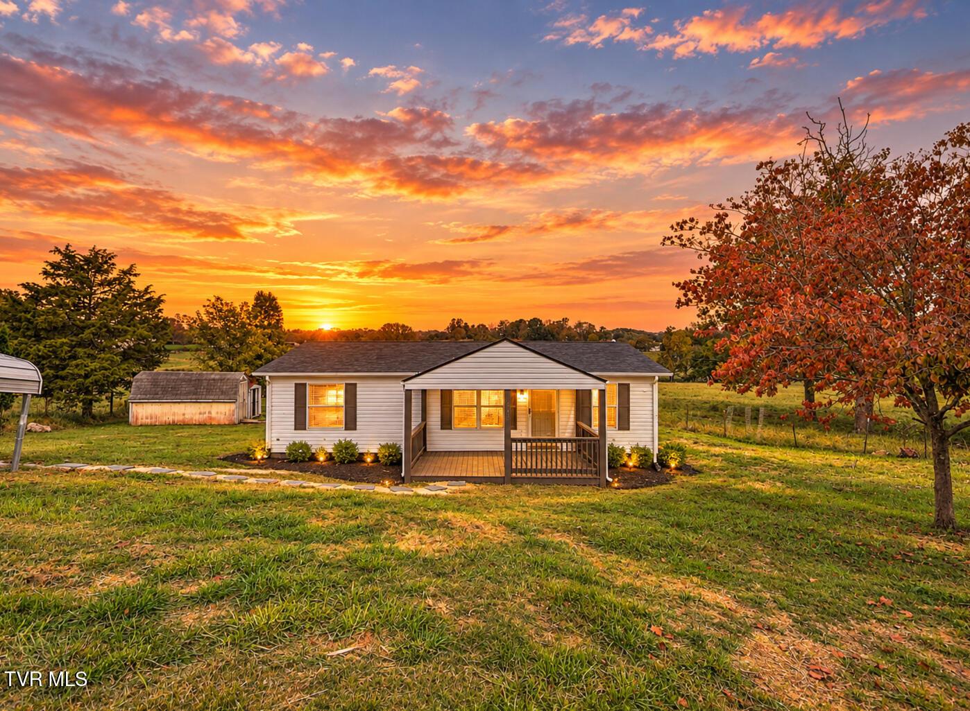 Photo of 3 bed, 2 bath, 1,080 sq ft single family residence at 242 West Ellis Lane