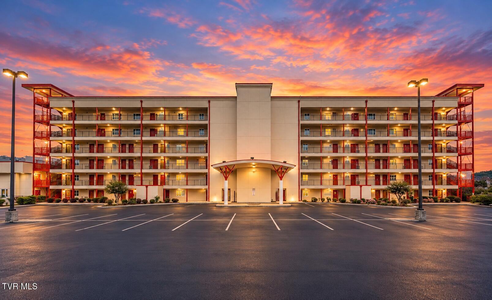 Photo of 4 bed, 3 bath, 1,840 sq ft condominium at 210 Raceday Center Drive #1602