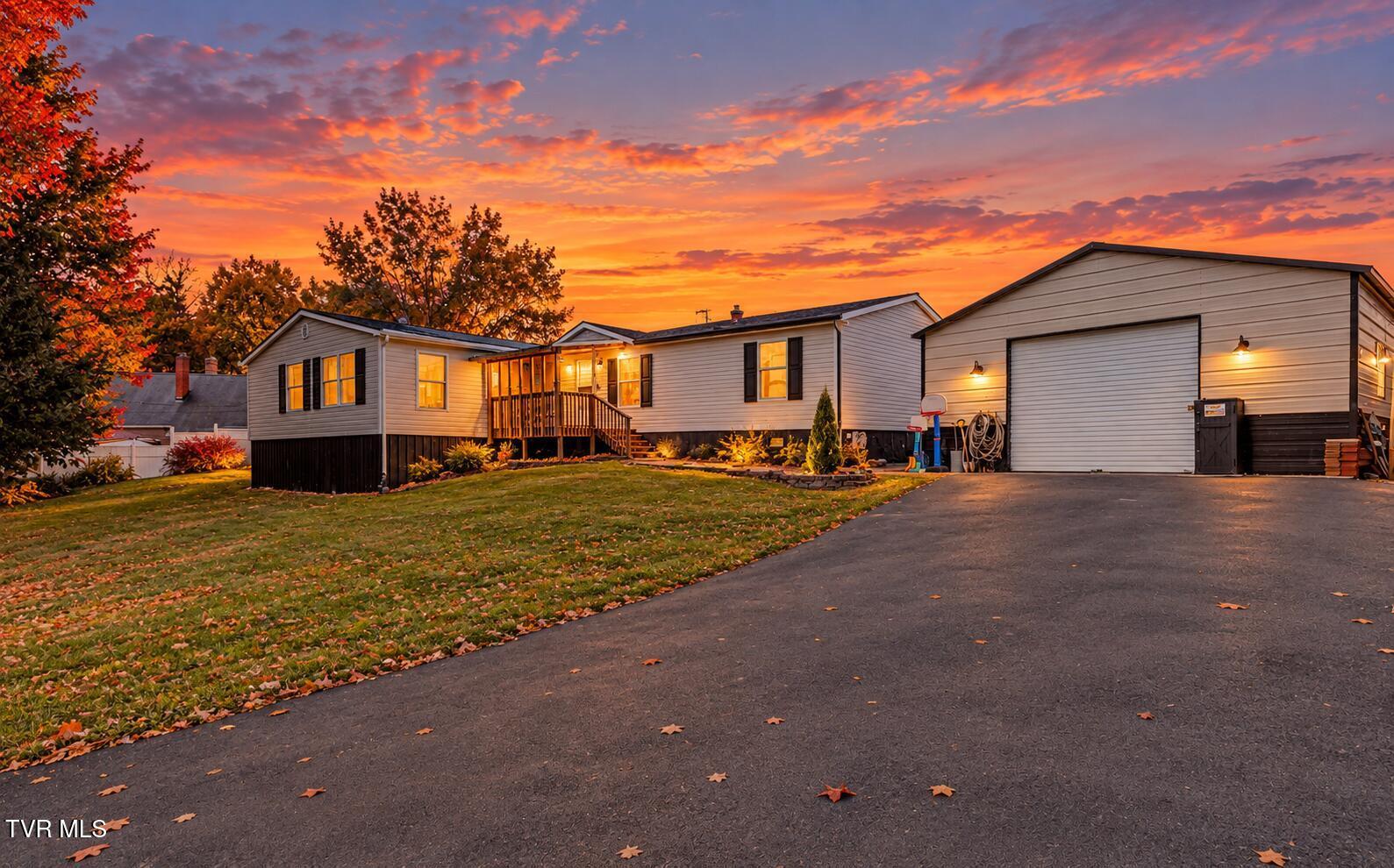 Photo of 4 bed, 2 bath, 2,380 sq ft single family residence at 507 Dean Archer Road
