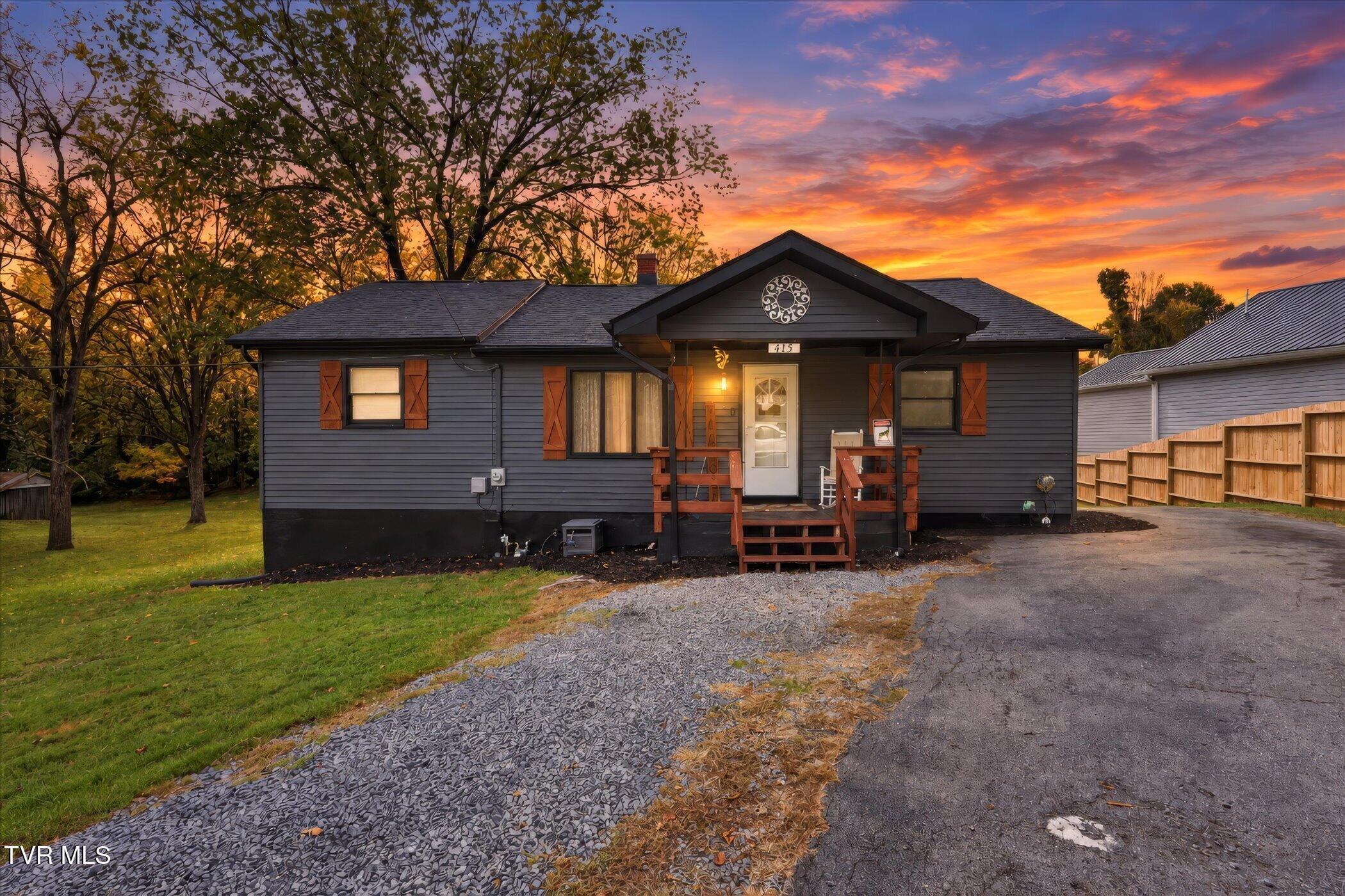 Photo of 4 bed, 2 bath, 1,168 sq ft single family residence at 415 Hammond Avenue