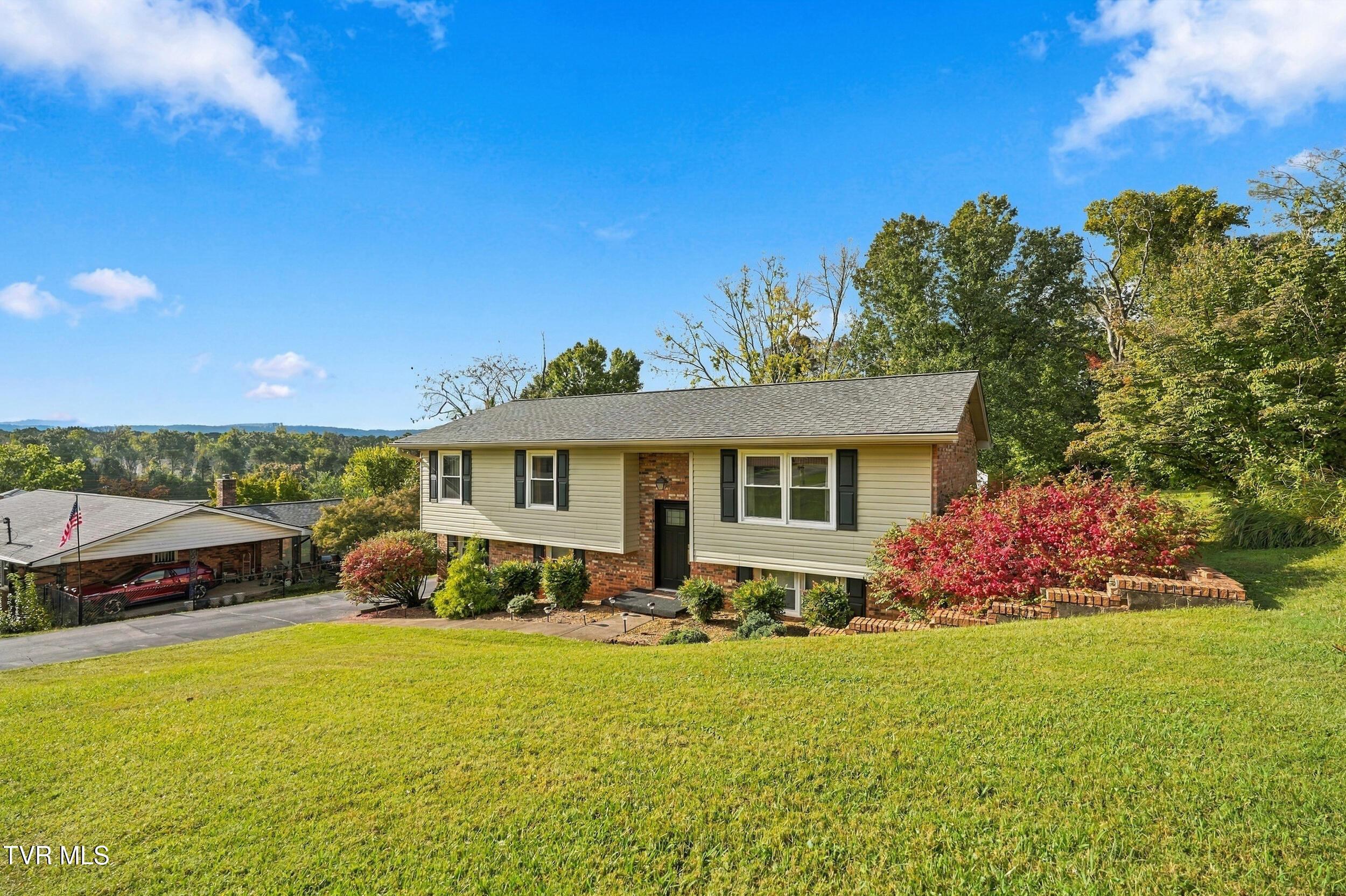 2_205 bernard ave-2