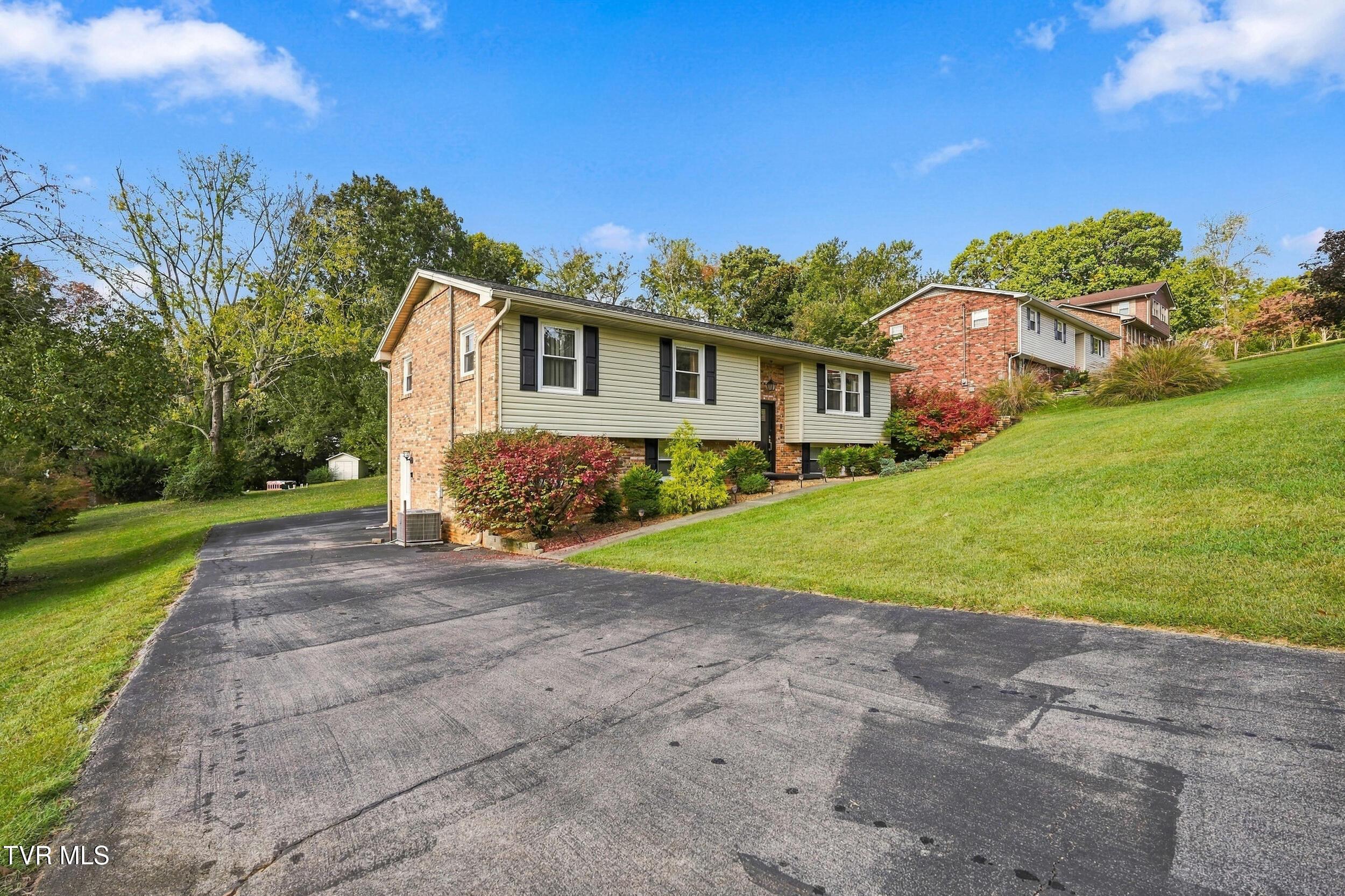 3_205 bernard ave-3