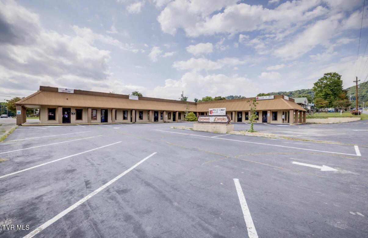 Photo of 5,850 sq ft commercial sale at 405 South Armstrong