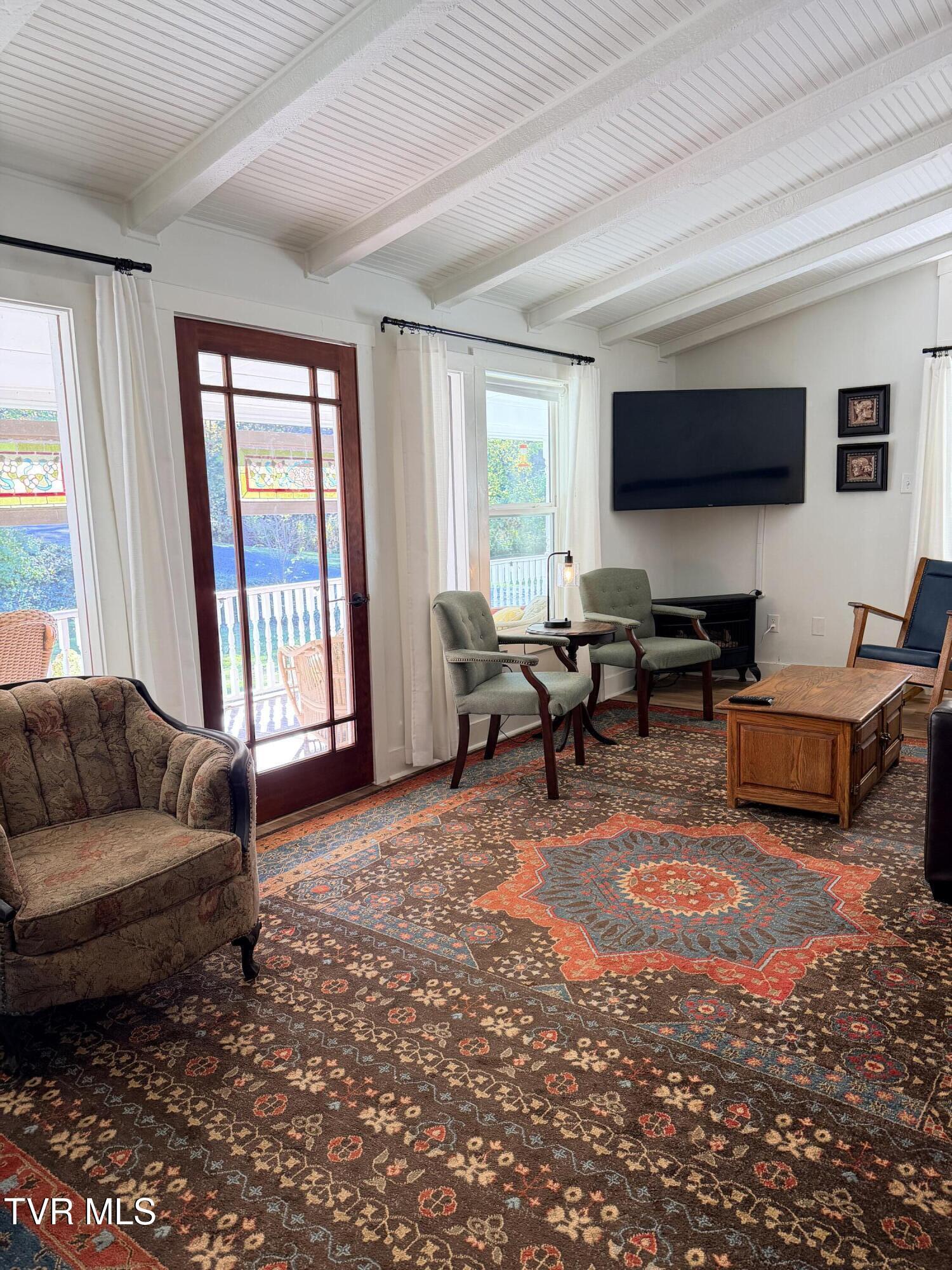 Photo of 3 bed, 2 bath, 1,800 sq ft residential lease at 651 South Austin Springs Road