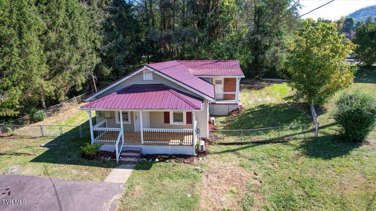 01-1529_Riverview_Drive-6