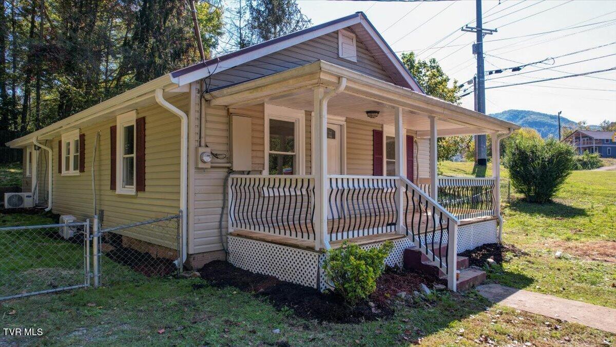 35-1529_Riverview_Drive-20