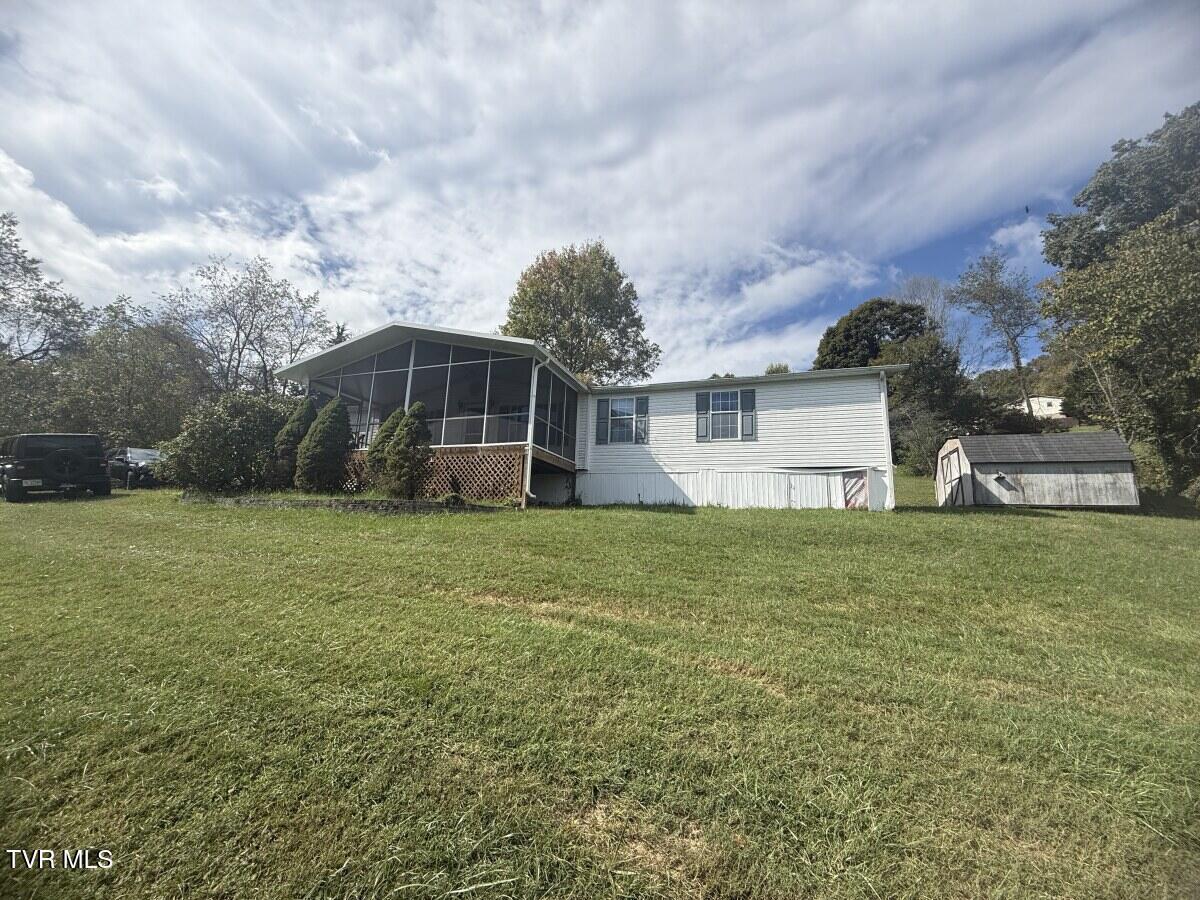 Photo of 3 bed, 3 bath, 1,870 sq ft single family residence at 3308 Horseshoe Drive