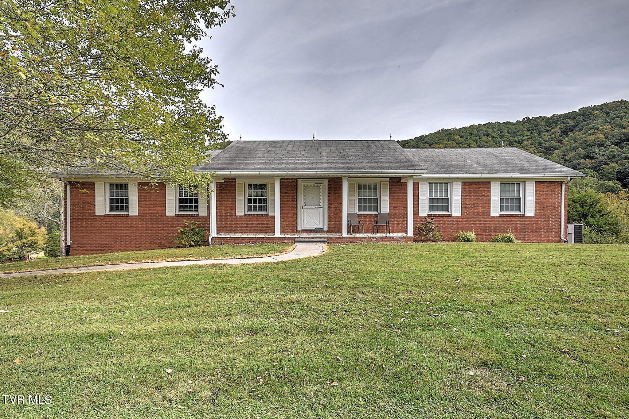 Photo of 4 bed, 3 bath, 3,480 sq ft residential lease at 437 Muddy Creek Road