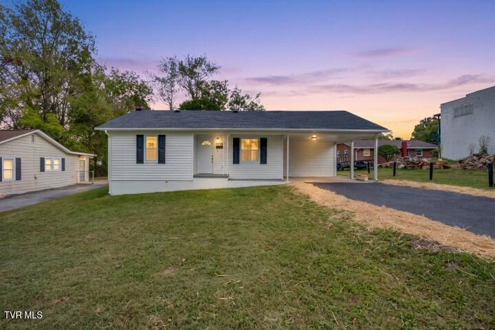 Photo of 3 bed, 2 bath, 1,036 sq ft single family residence at 1710 East Unaka Avenue