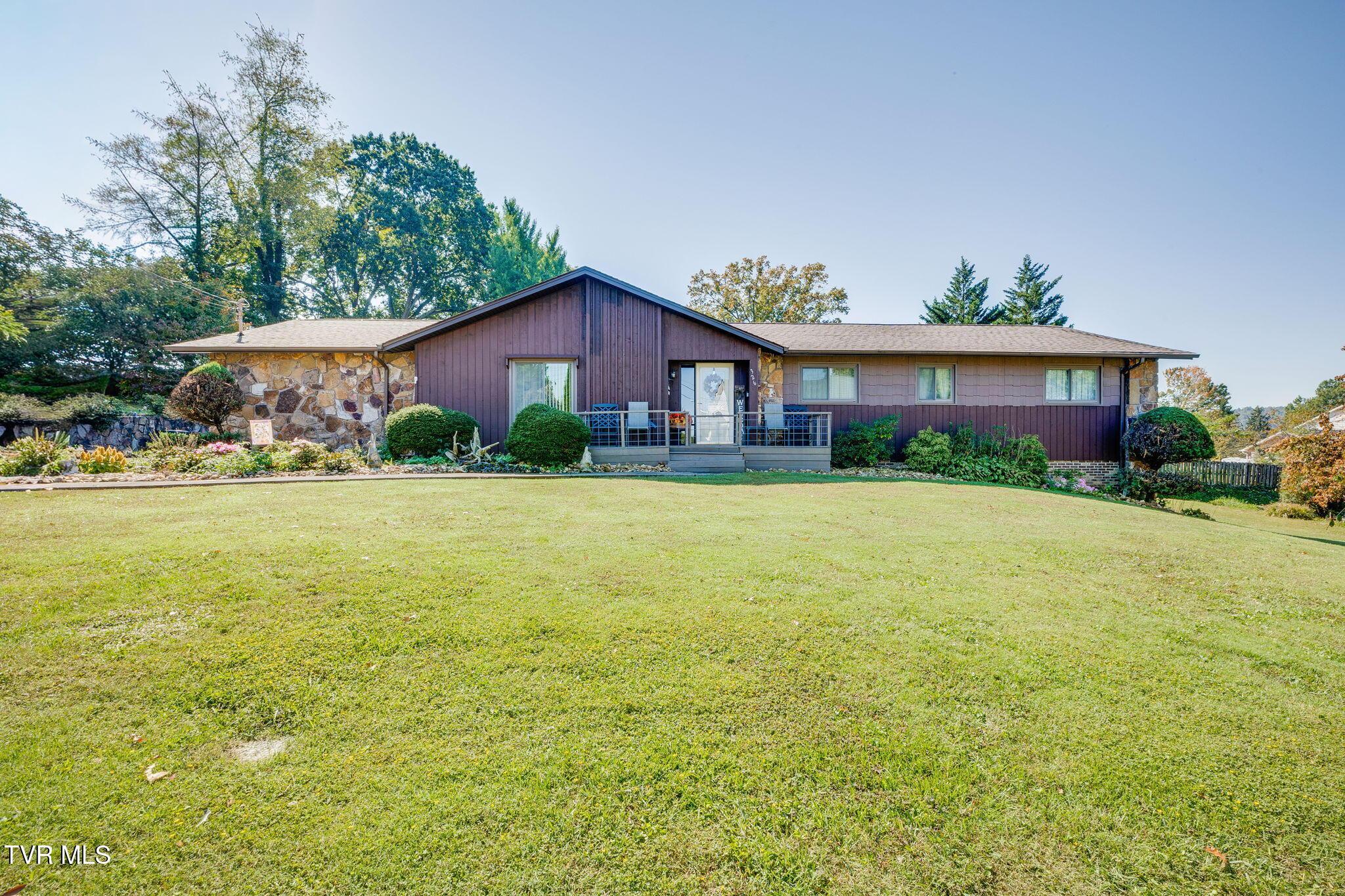 Photo of 3 bed, 3 bath, 2,307 sq ft single family residence at 326 Claymore Drive