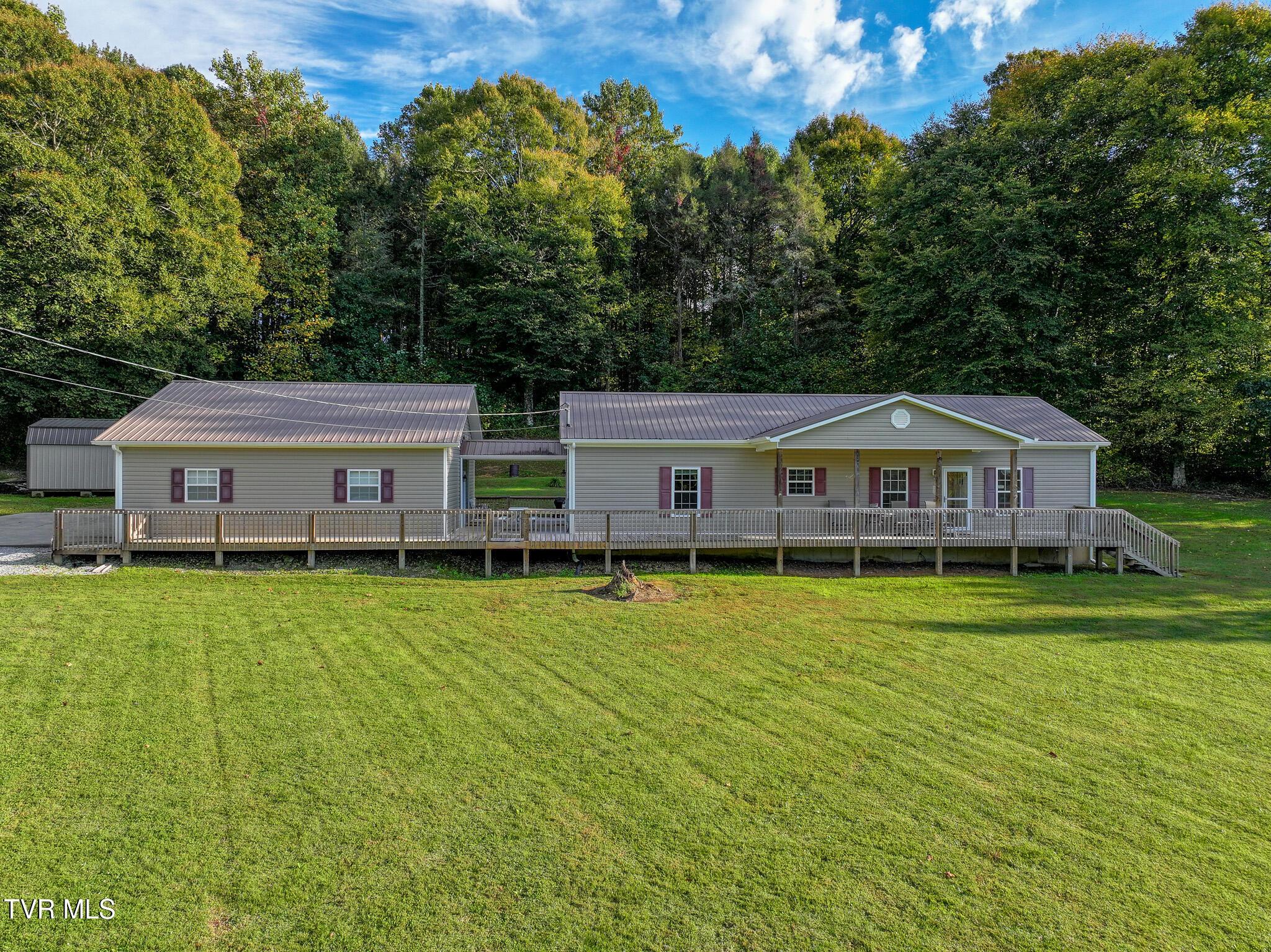 Photo of 3 bed, 2 bath, 1,512 sq ft single family residence at 270 Silver Leaf Lane