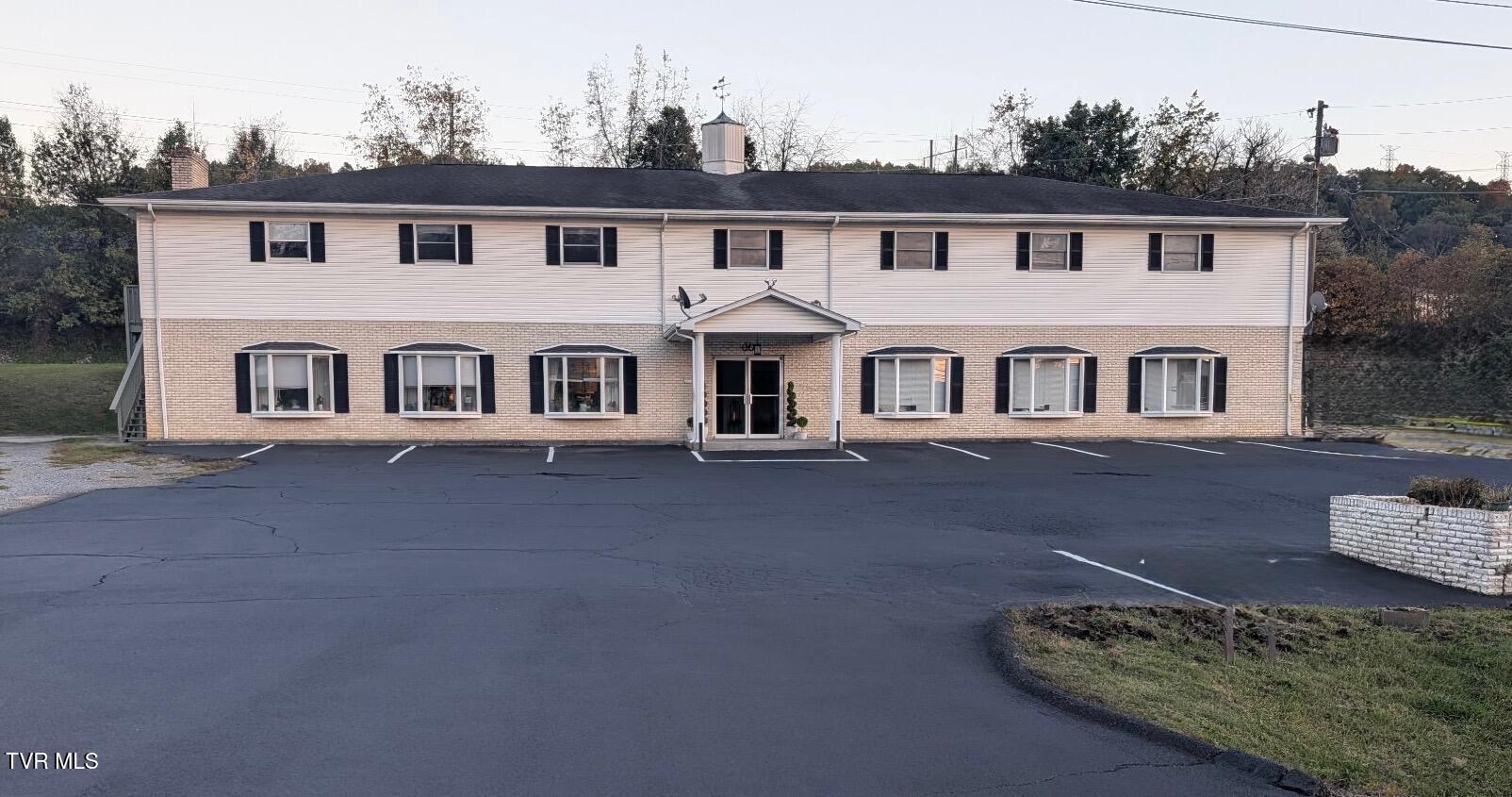 Photo of 8,000 sq ft, 0.57 ac multi family at 5129 Bluff City Highway