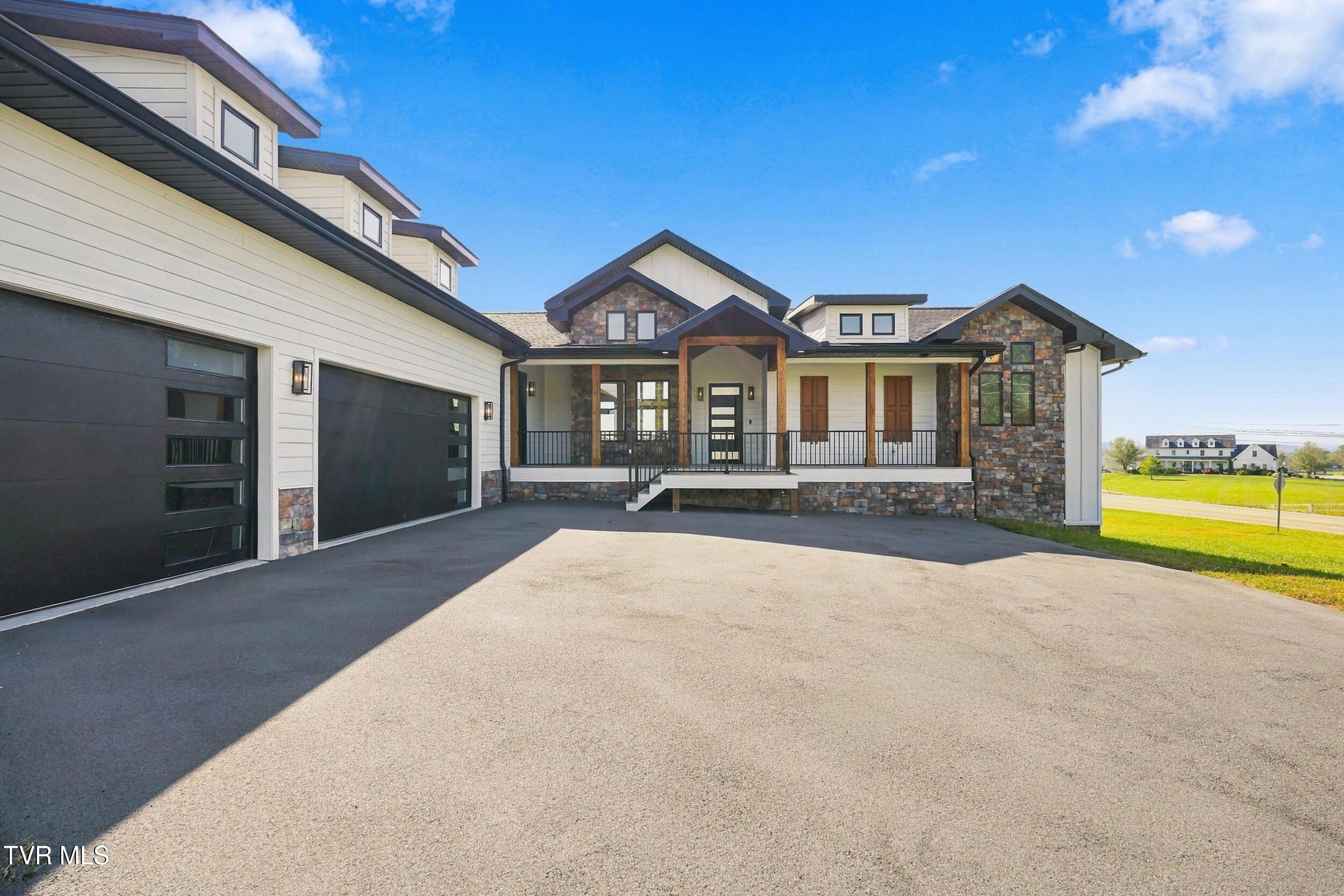 Photo of 2 bed, 3 bath, 2,886 sq ft single family residence at 1257 Hawley Road