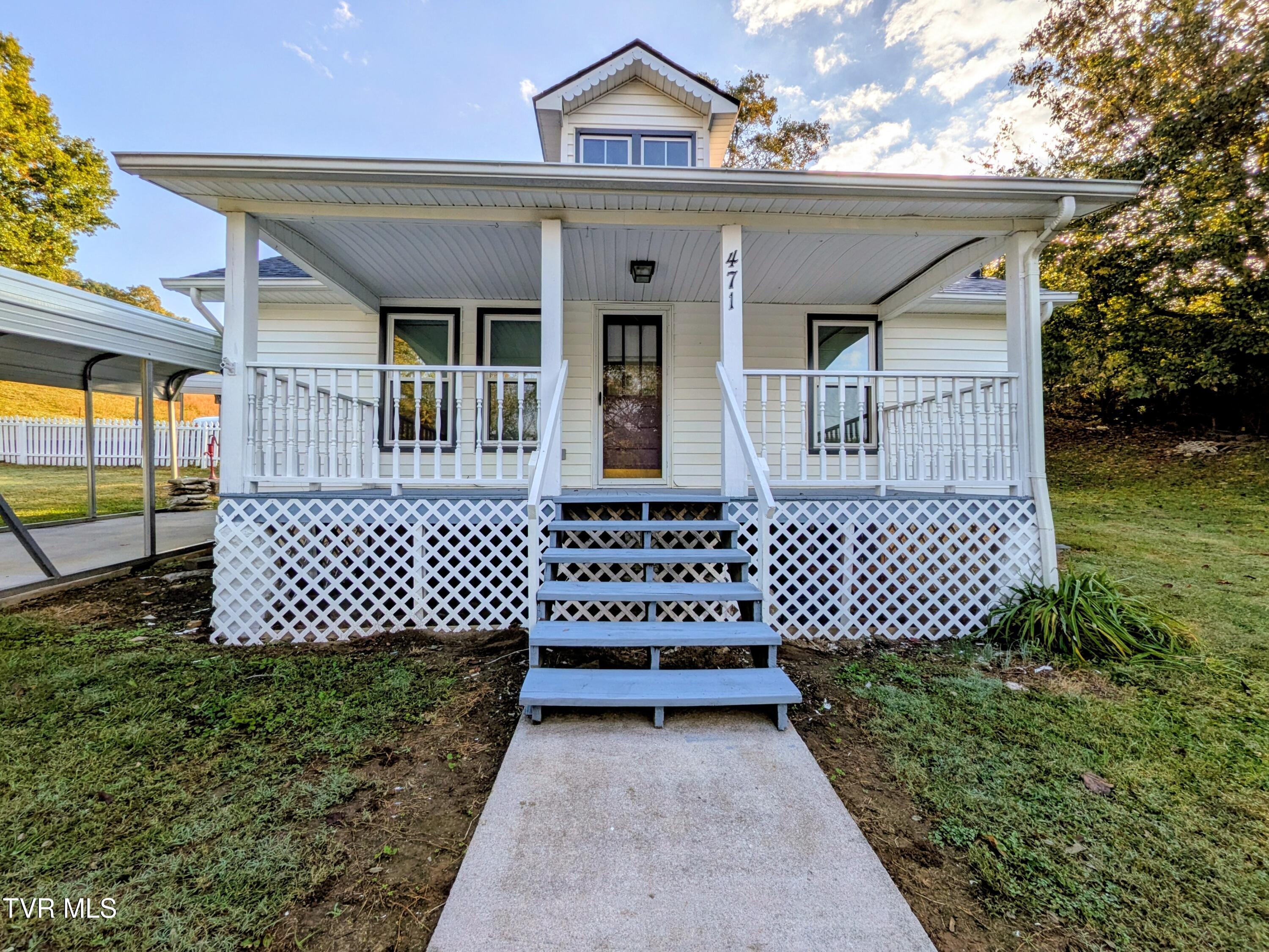 Photo of 3 bed, 1 bath, 1,680 sq ft single family residence at 471 Barrett Lane