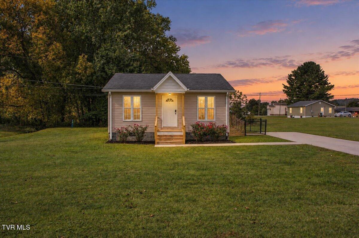 Photo of 2 bed, 1 bath, 832 sq ft single family residence at 110 Muncey Lane