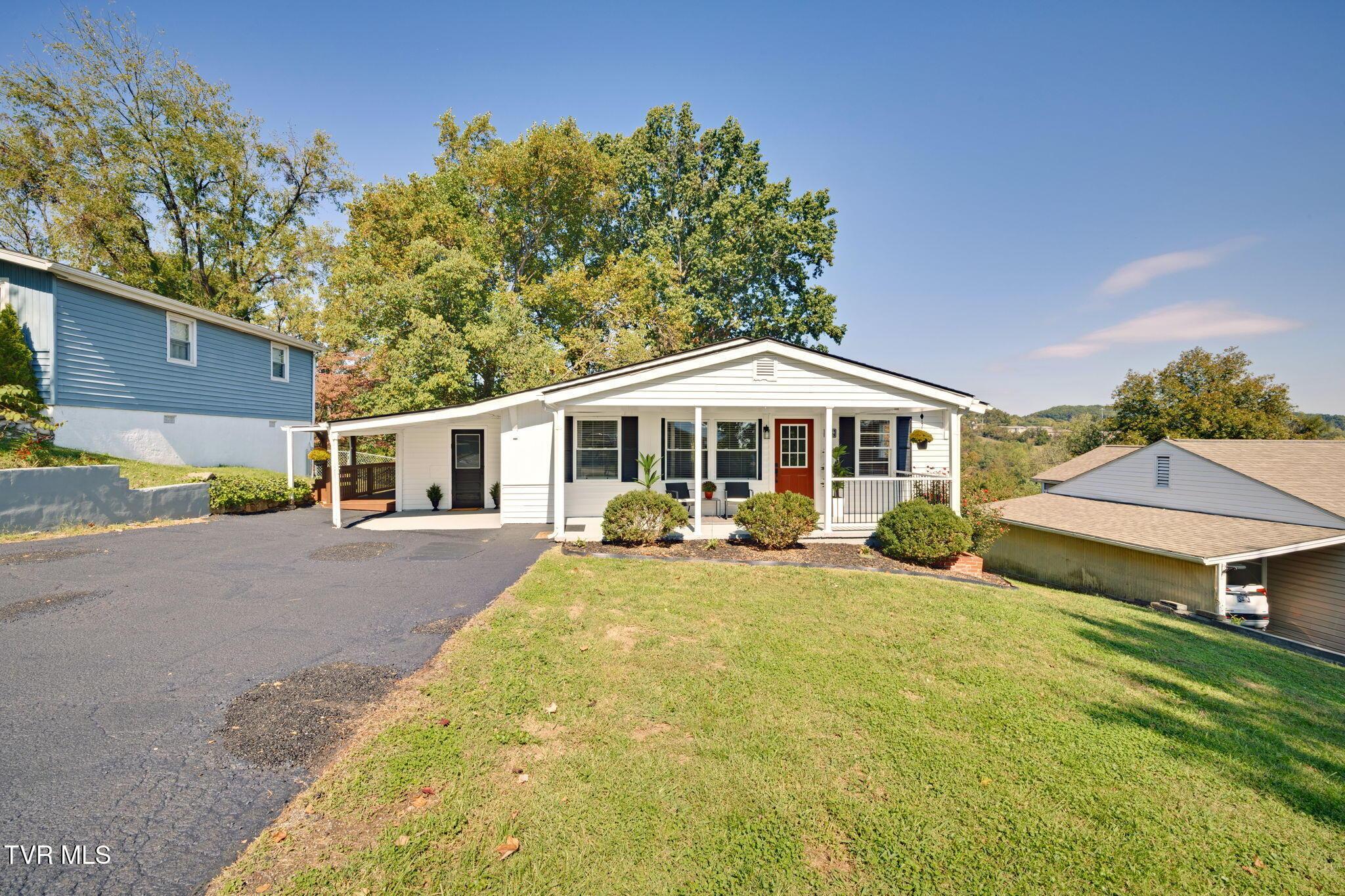 Photo of 3 bed, 2 bath, 1,086 sq ft single family residence at 1924 Oakland Street