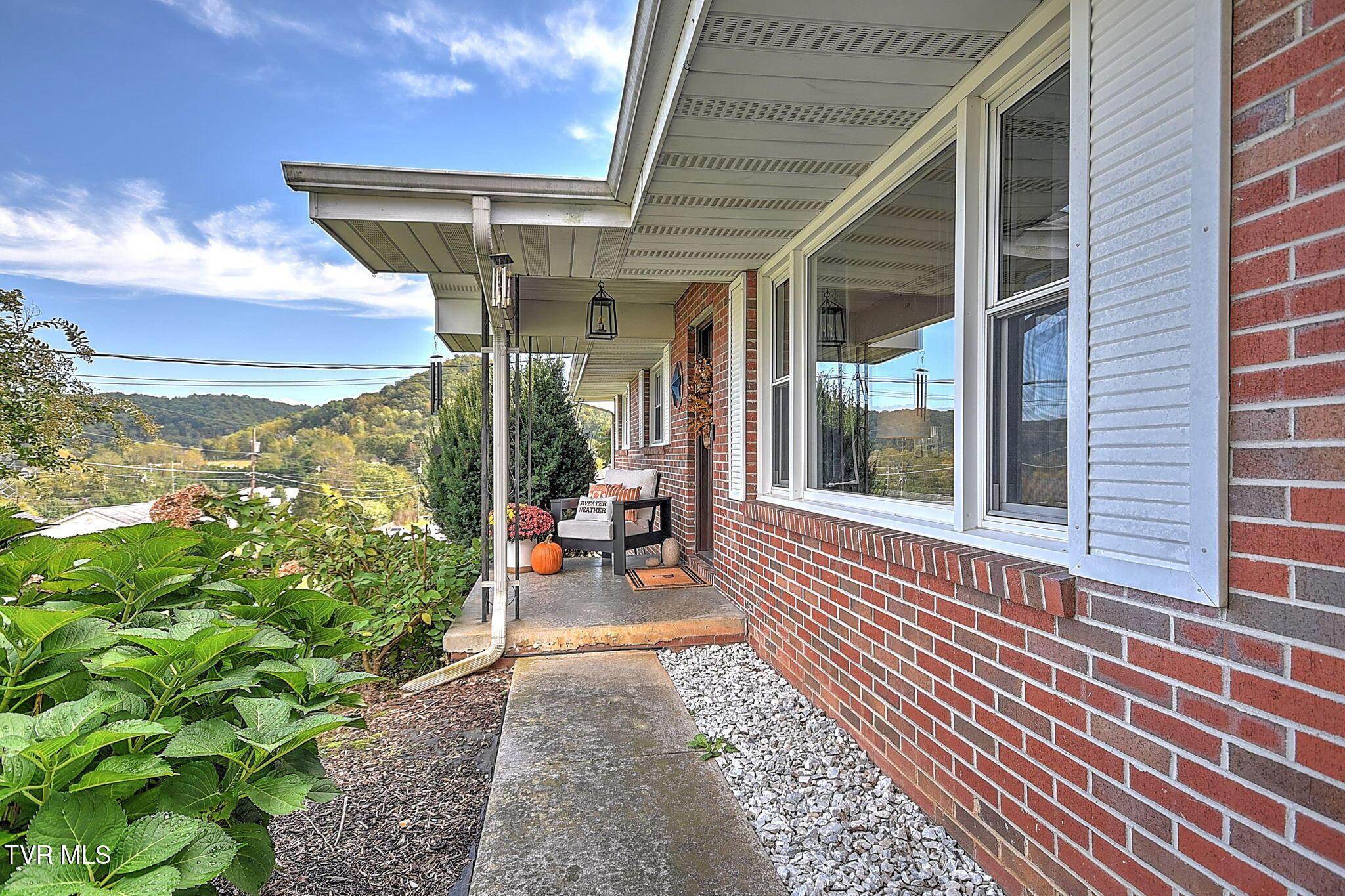 5-web-or-mls-141 E Central BK-5