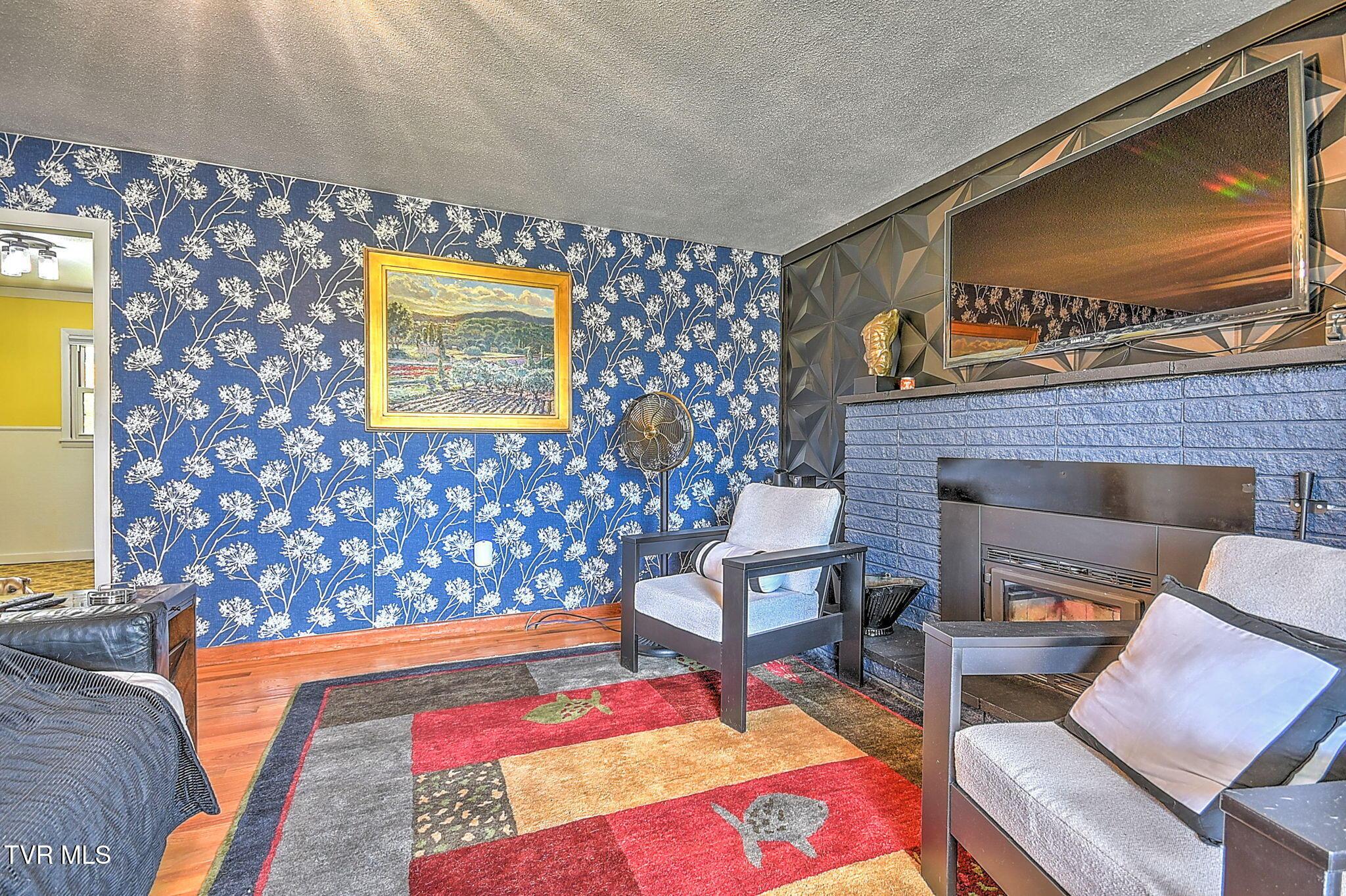 8-web-or-mls-141 E Central BK-8