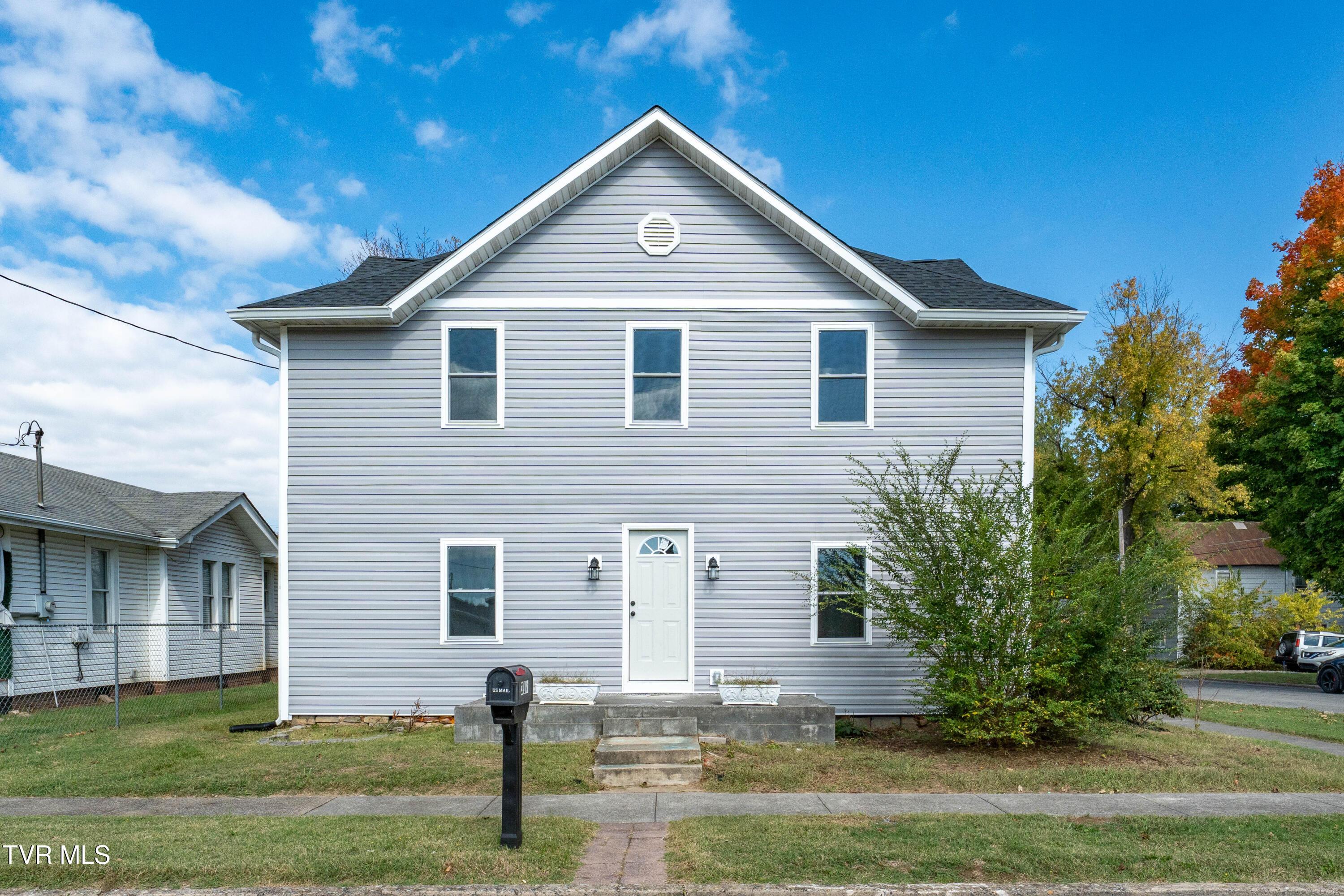Photo of 5 bed, 3 bath, 2,340 sq ft single family residence at 319 East Cottage Avenue