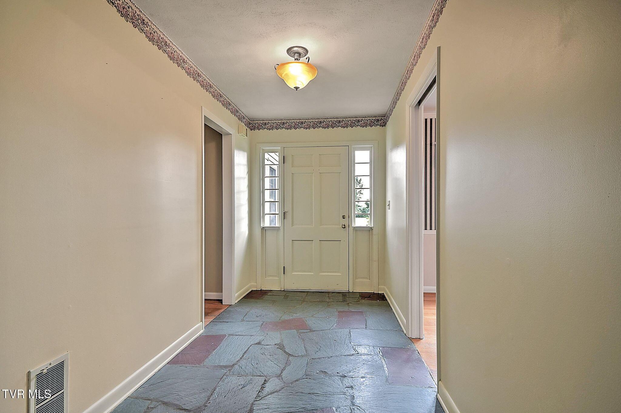 4-web-or-mls-1711 Brentwood Dr JK-5