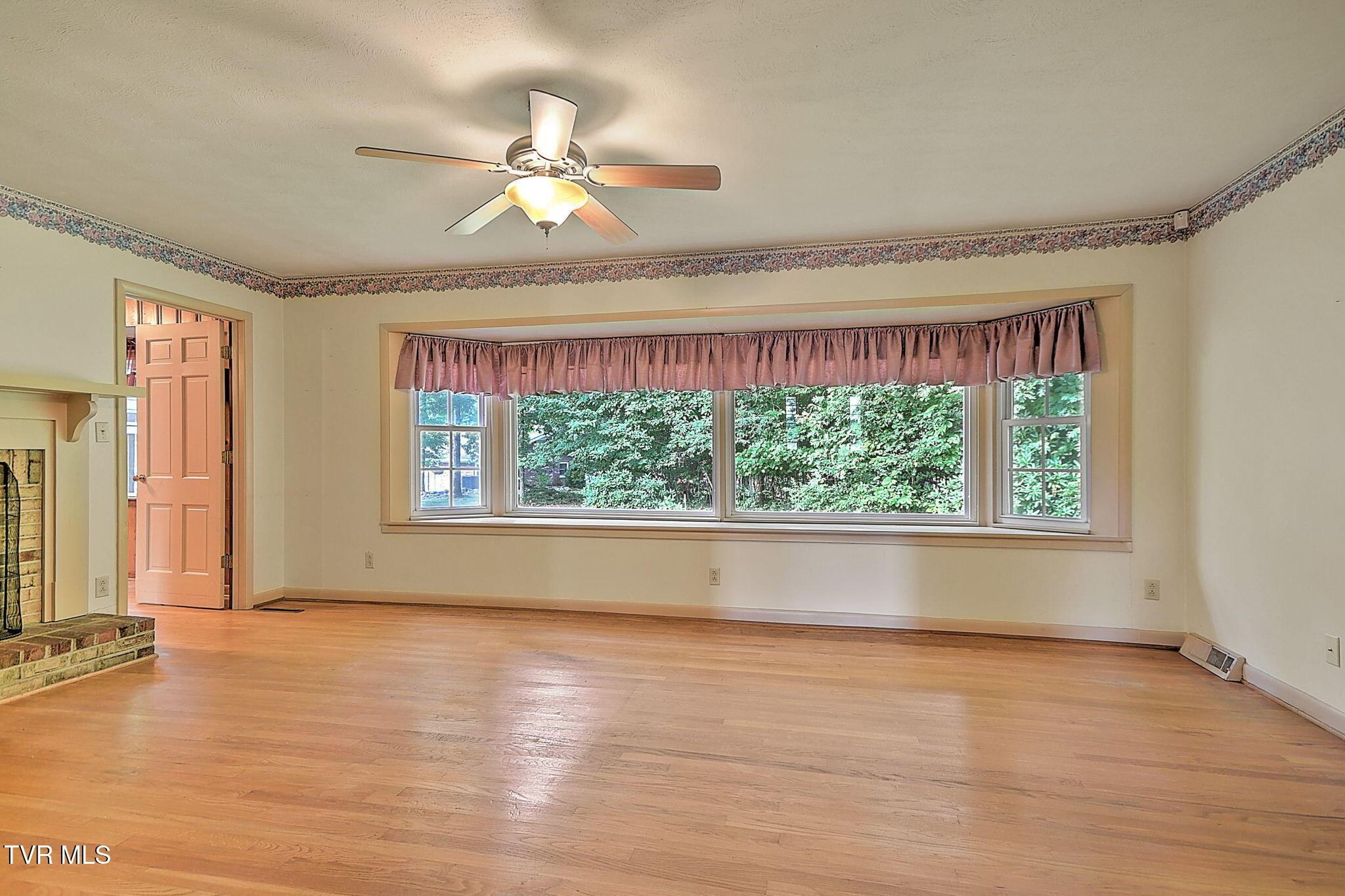 5-web-or-mls-1711 Brentwood Dr JK-6
