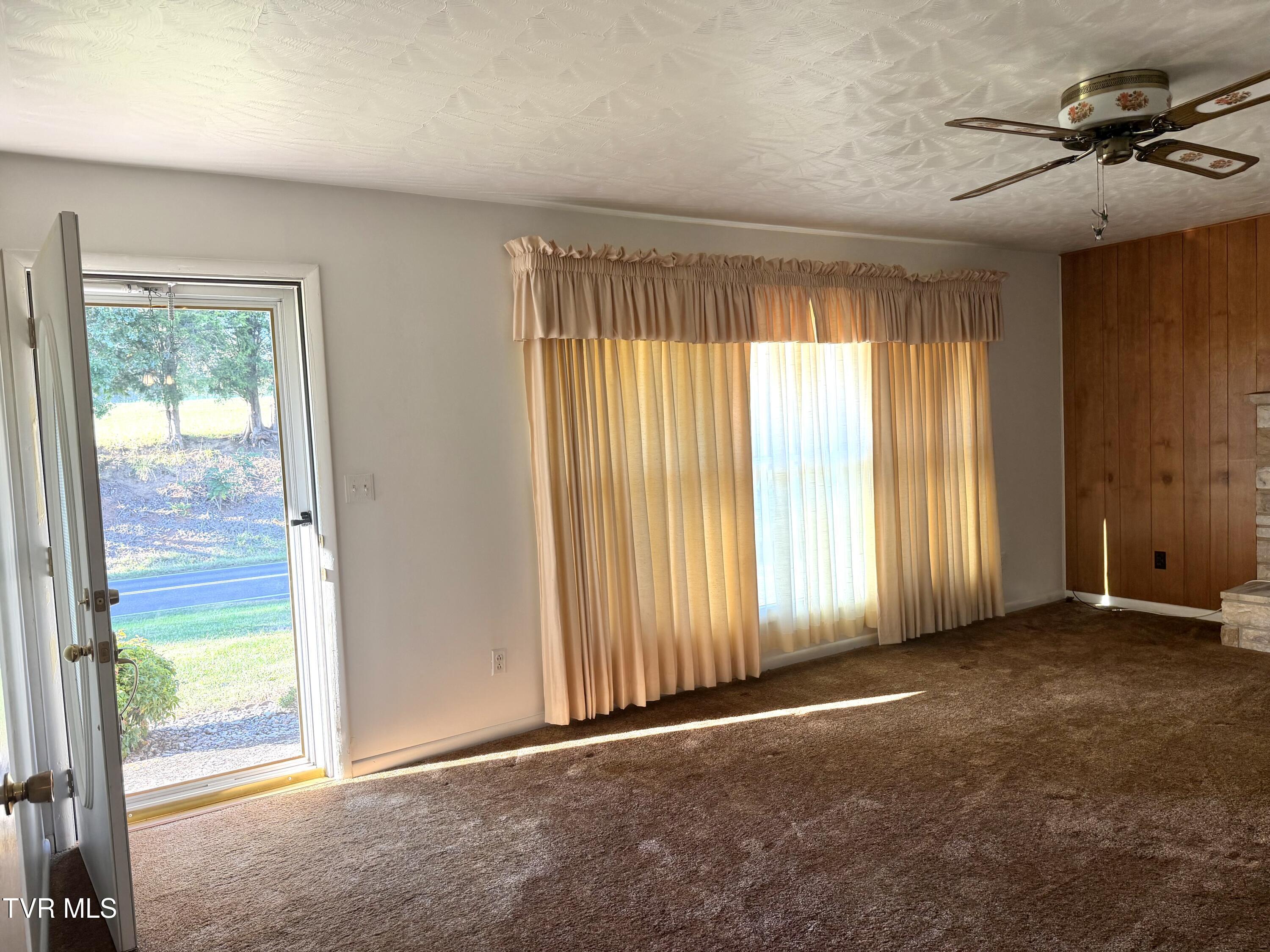 LR
