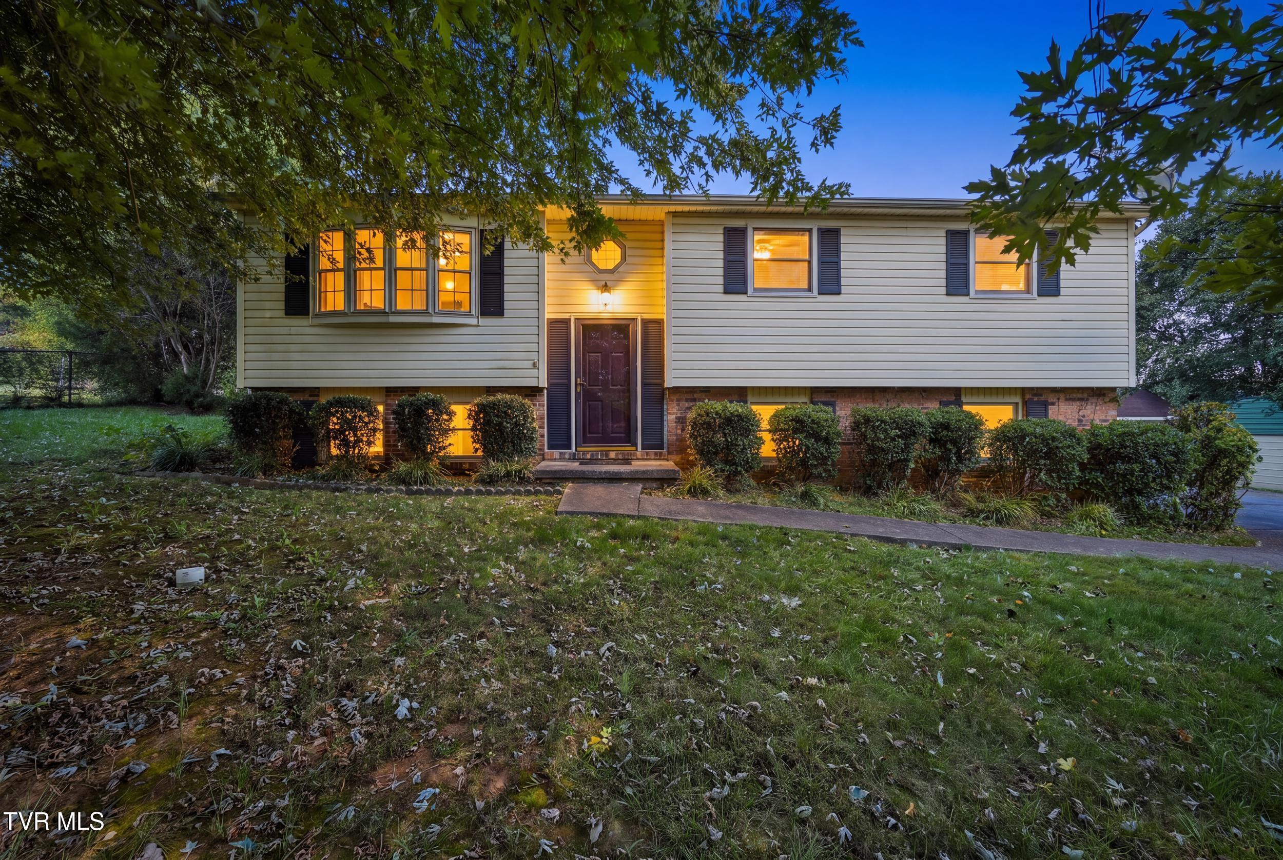 Photo of 3 bed, 2 bath, 1,643 sq ft single family residence at 529 Old Gray Station Road