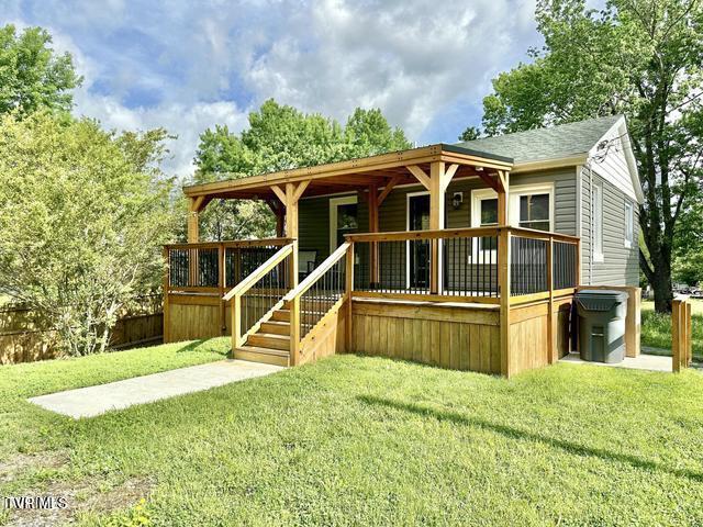 Photo of 2 bed, 2 bath, 1,152 sq ft residential lease at 925 Wilson Avenue