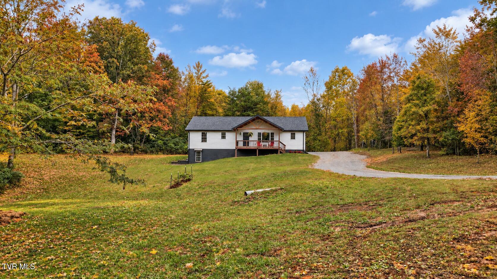 Photo of 4 bed, 2 bath, 3,320 sq ft single family residence at 551 Sanders Road