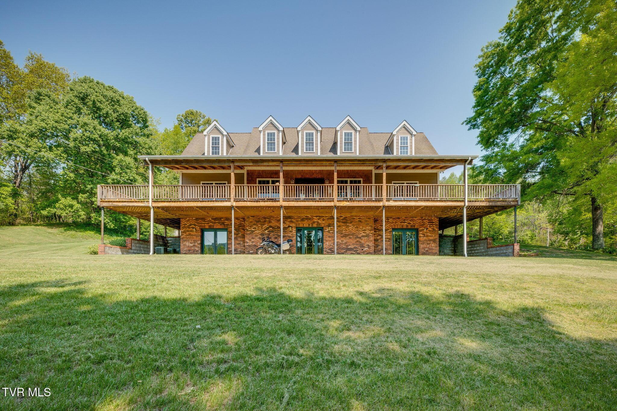 Photo of 6 bed, 5 bath, 4,284 sq ft single family residence at 4303 Highway 11w