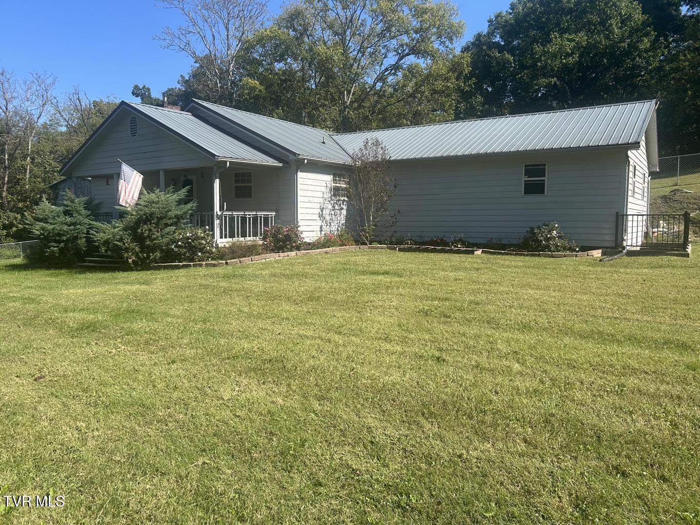 Photo of 3 bed, 2 bath, 1,896 sq ft single family residence at 1250 River Road