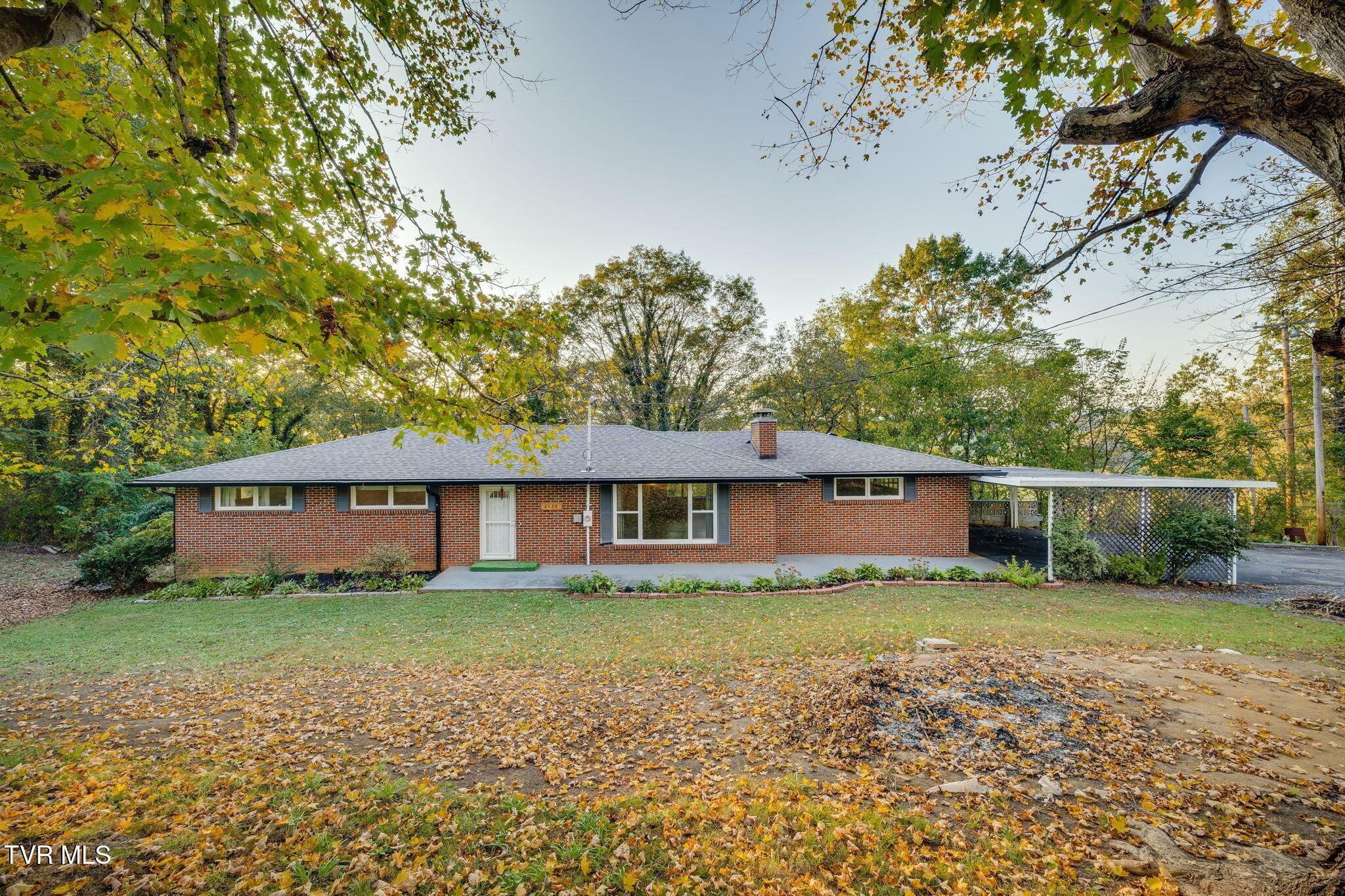 Photo of 4 bed, 3 bath, 2,224 sq ft single family residence at 2134 Highway 93