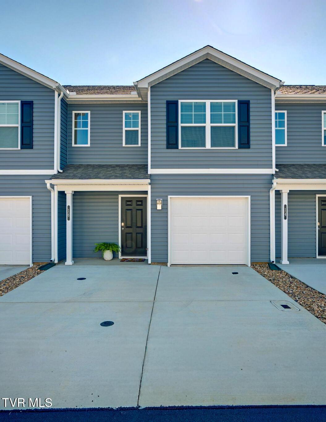 Photo of 3 bed, 3 bath, 1,381 sq ft residential lease at 16 Teagans Terrace