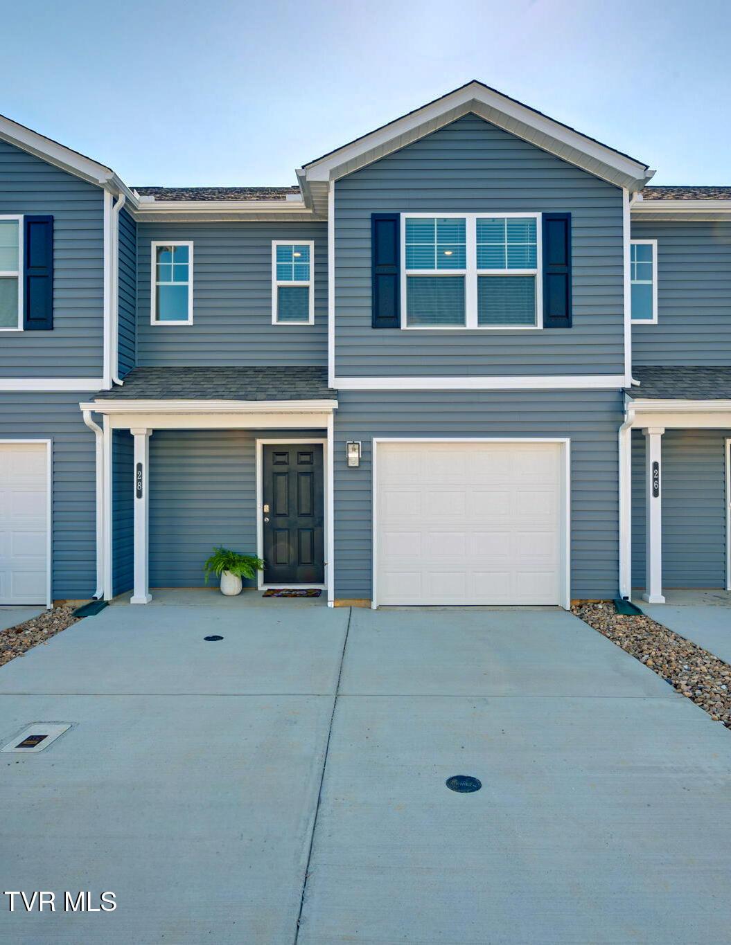 Photo of 3 bed, 3 bath, 1,381 sq ft residential lease at 28 Teagans Terrace