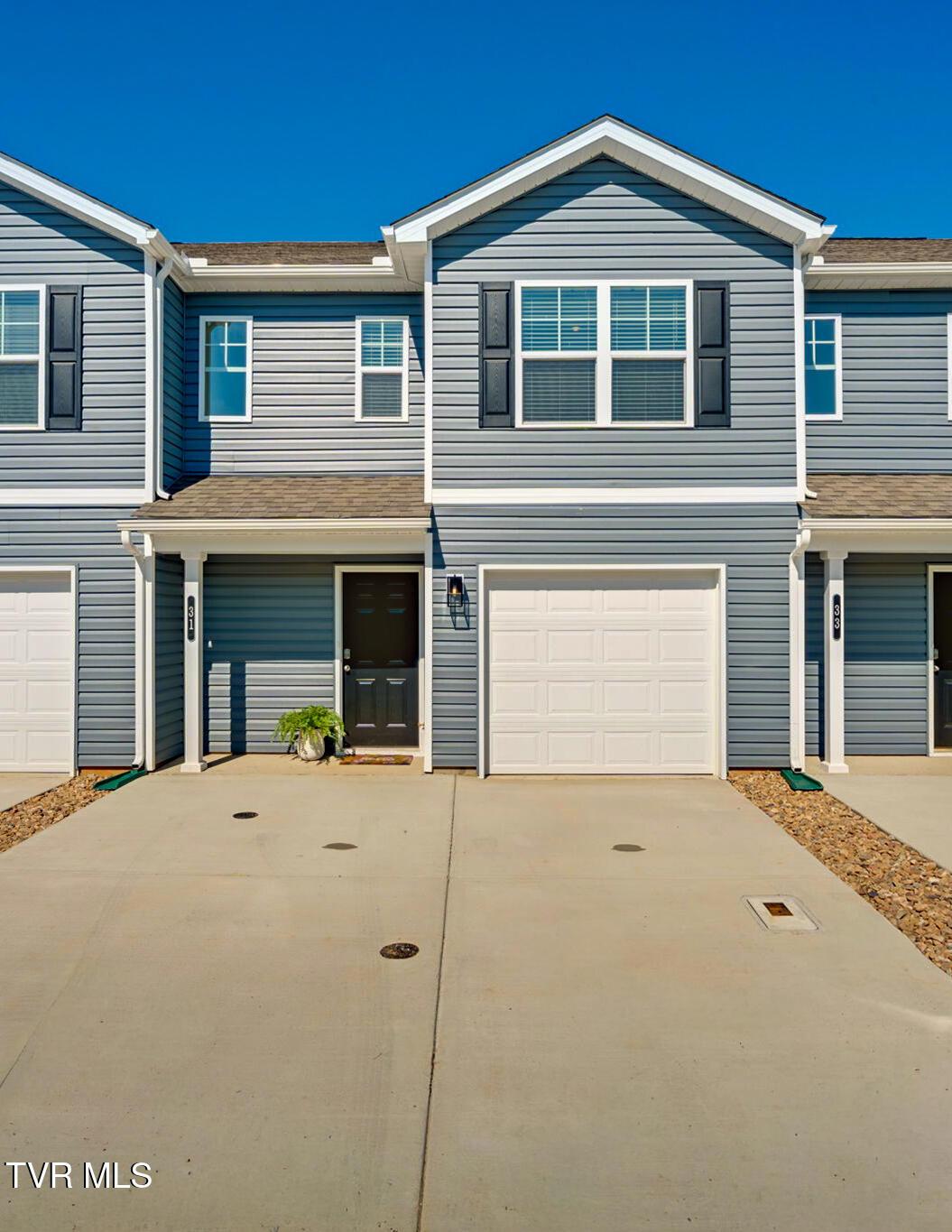 Photo of 3 bed, 3 bath, 1,381 sq ft residential lease at 31 Teagans Terrace