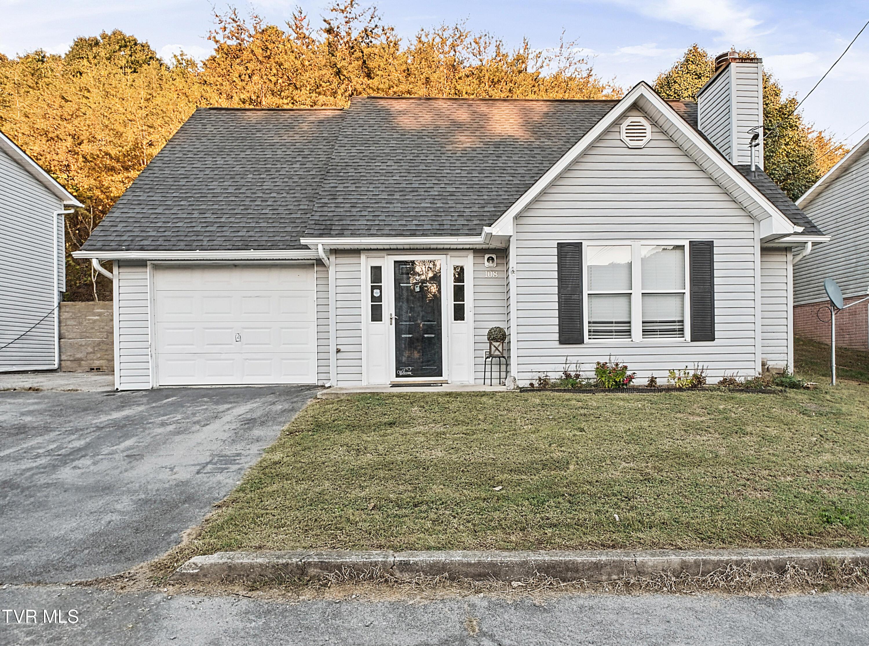 Photo of 2 bed, 3 bath, 1,295 sq ft single family residence at 108 Copper Court