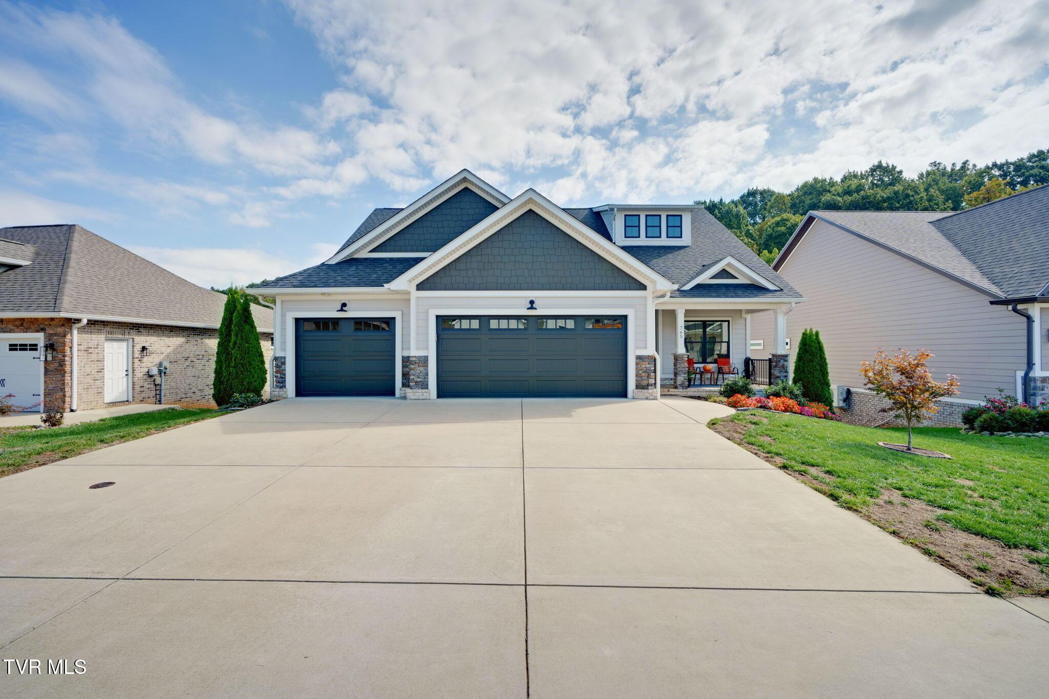 765 Gardenia Dr - Photos.2