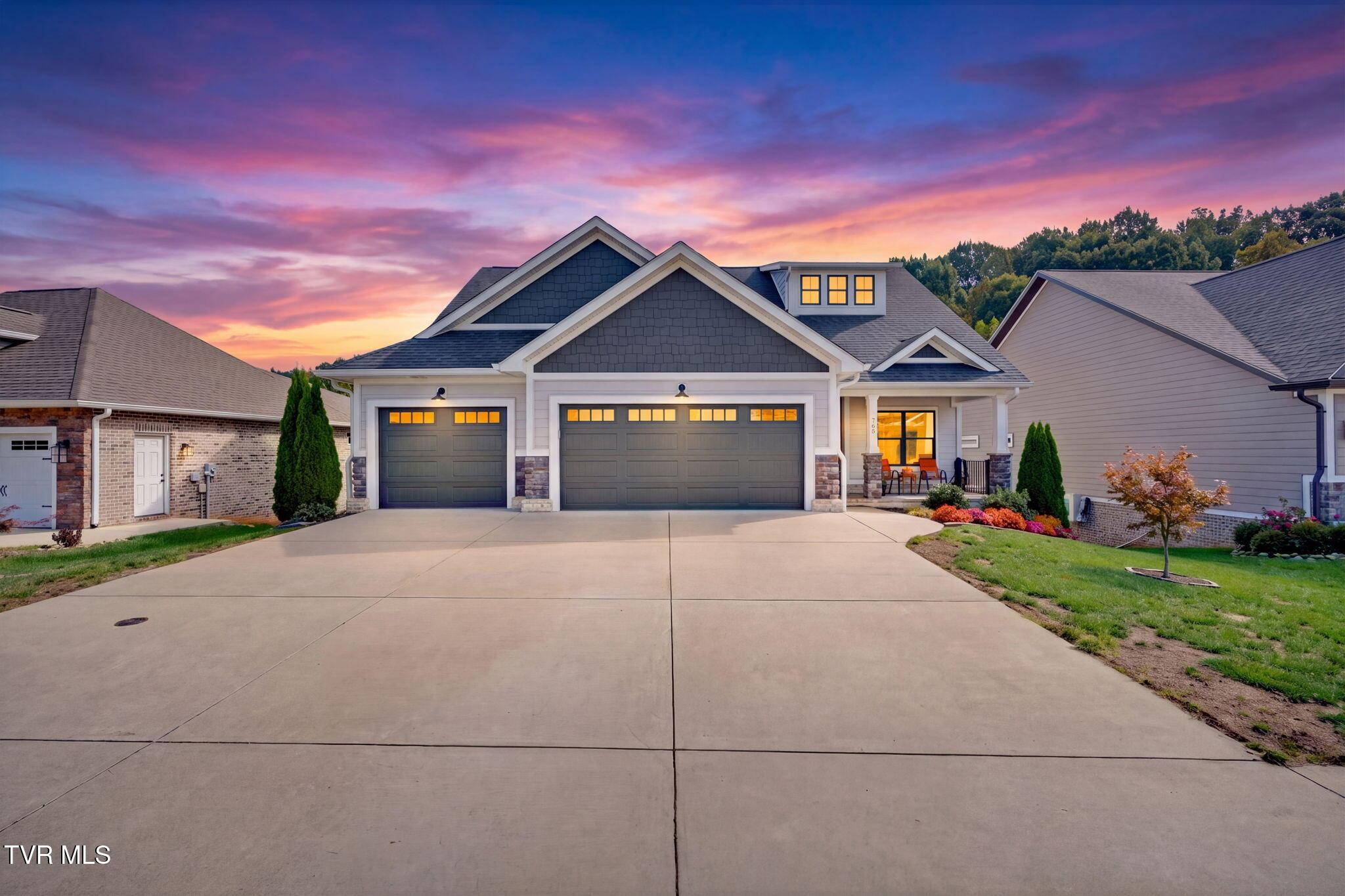 765 Gardenia Dr - Photos.3