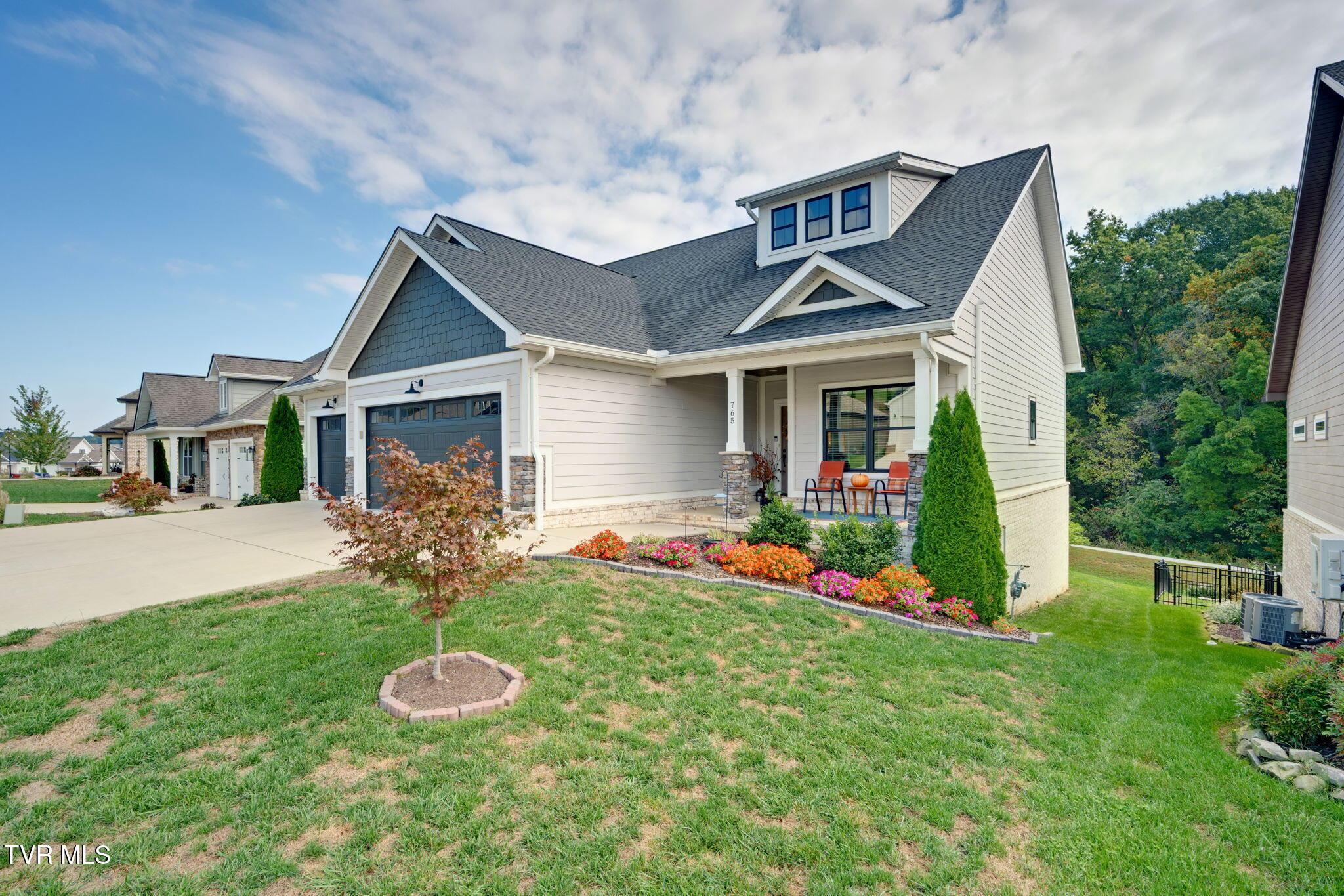 765 Gardenia Dr - Photos.5