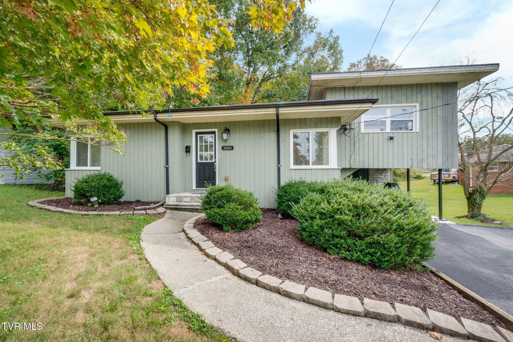 Photo of 3 bed, 2 bath, 1,281 sq ft single family residence at 3001 Shipley Street
