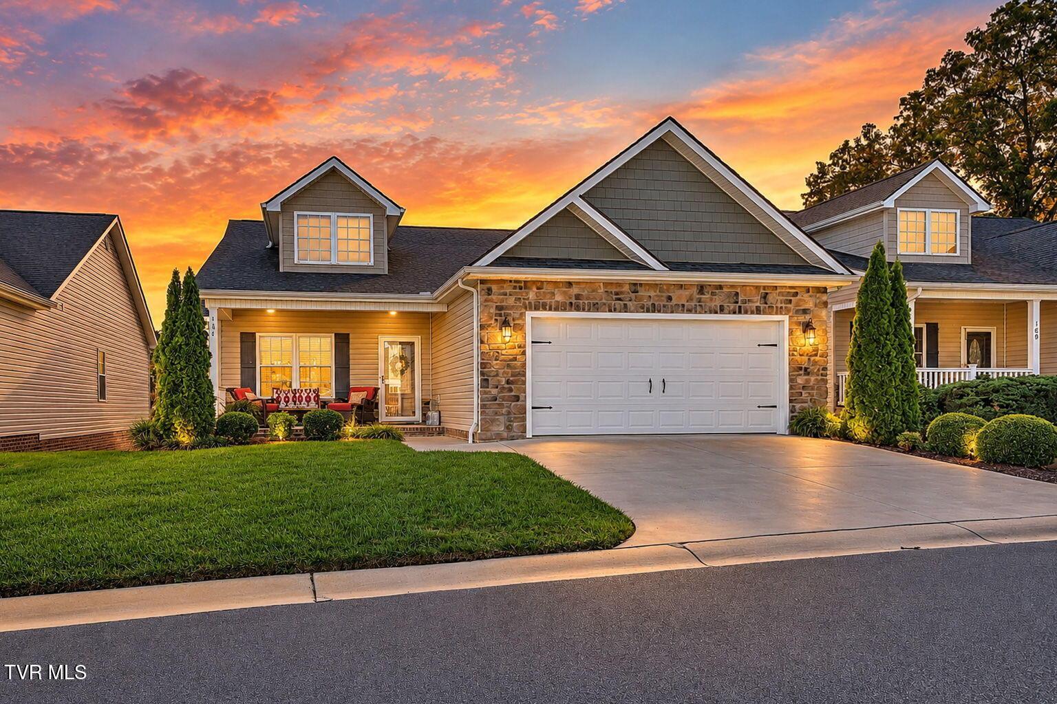 Photo of 3 bed, 3 bath, 2,391 sq ft pud at 181 Piper Glen