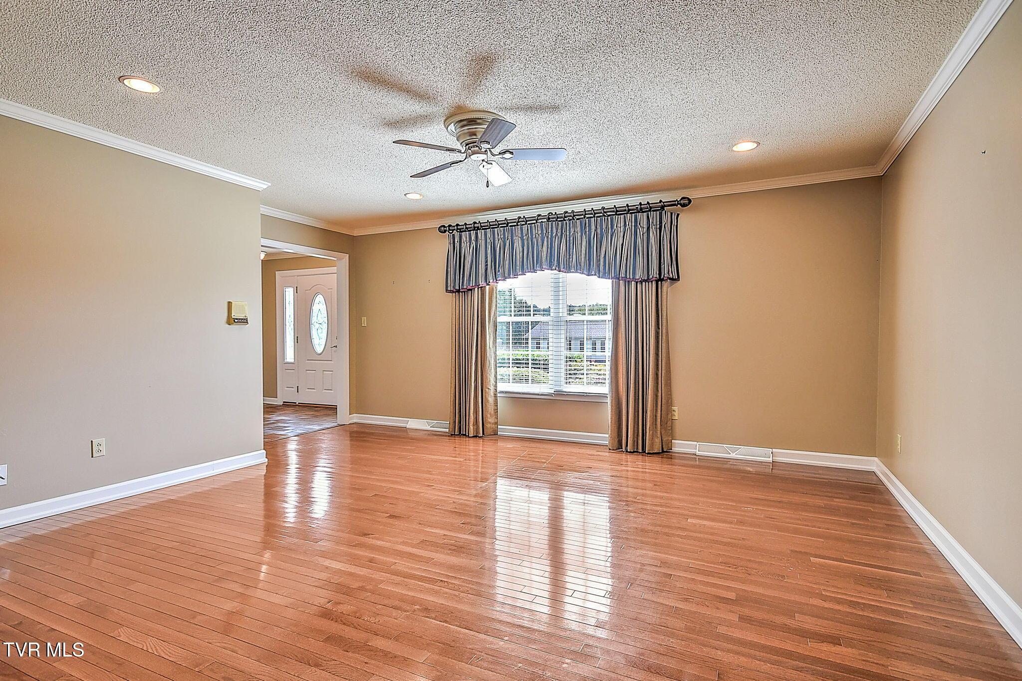 5-web-or-mls-110 Countryshire BJ-6