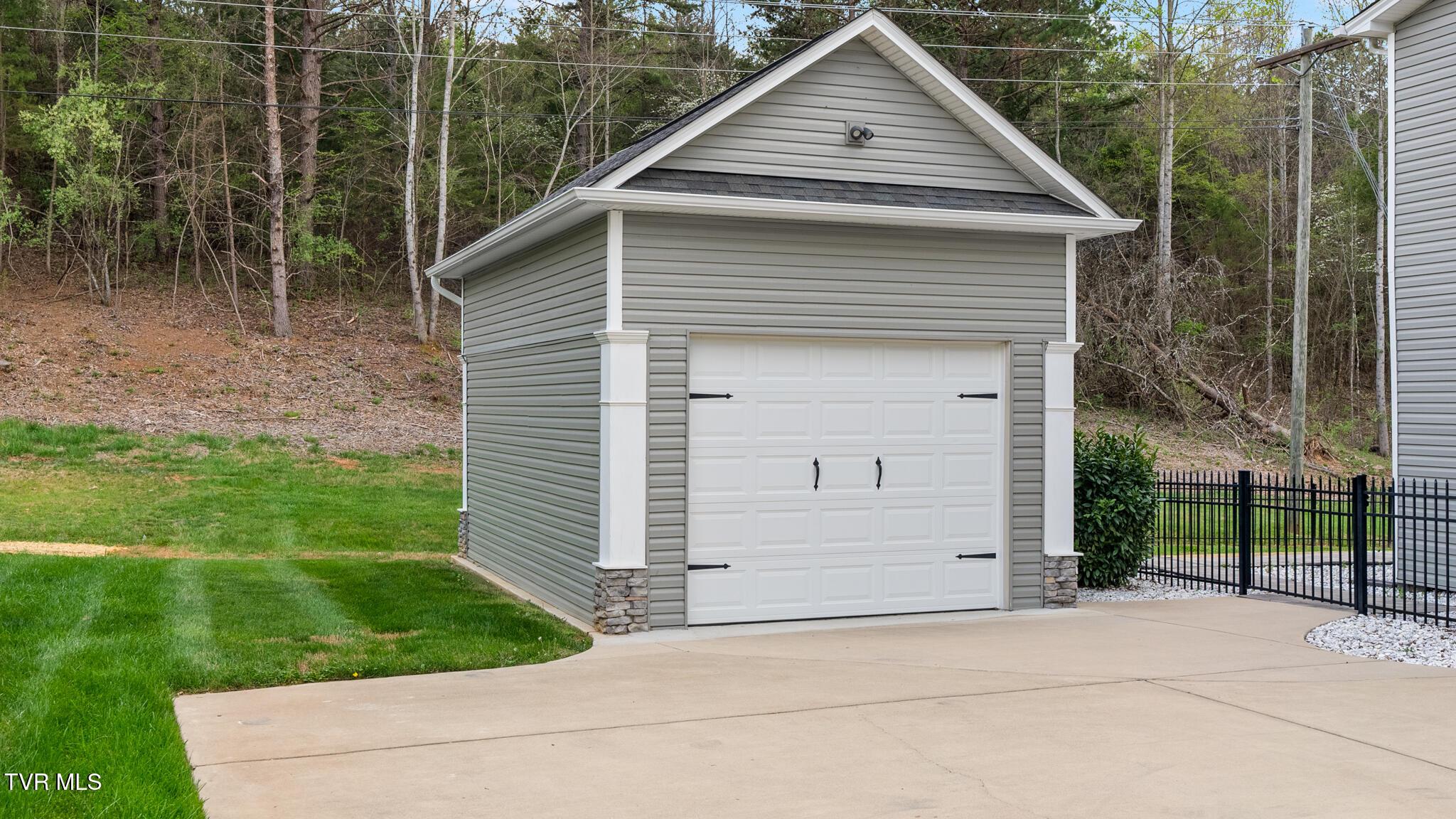 4413 Old Colony-4