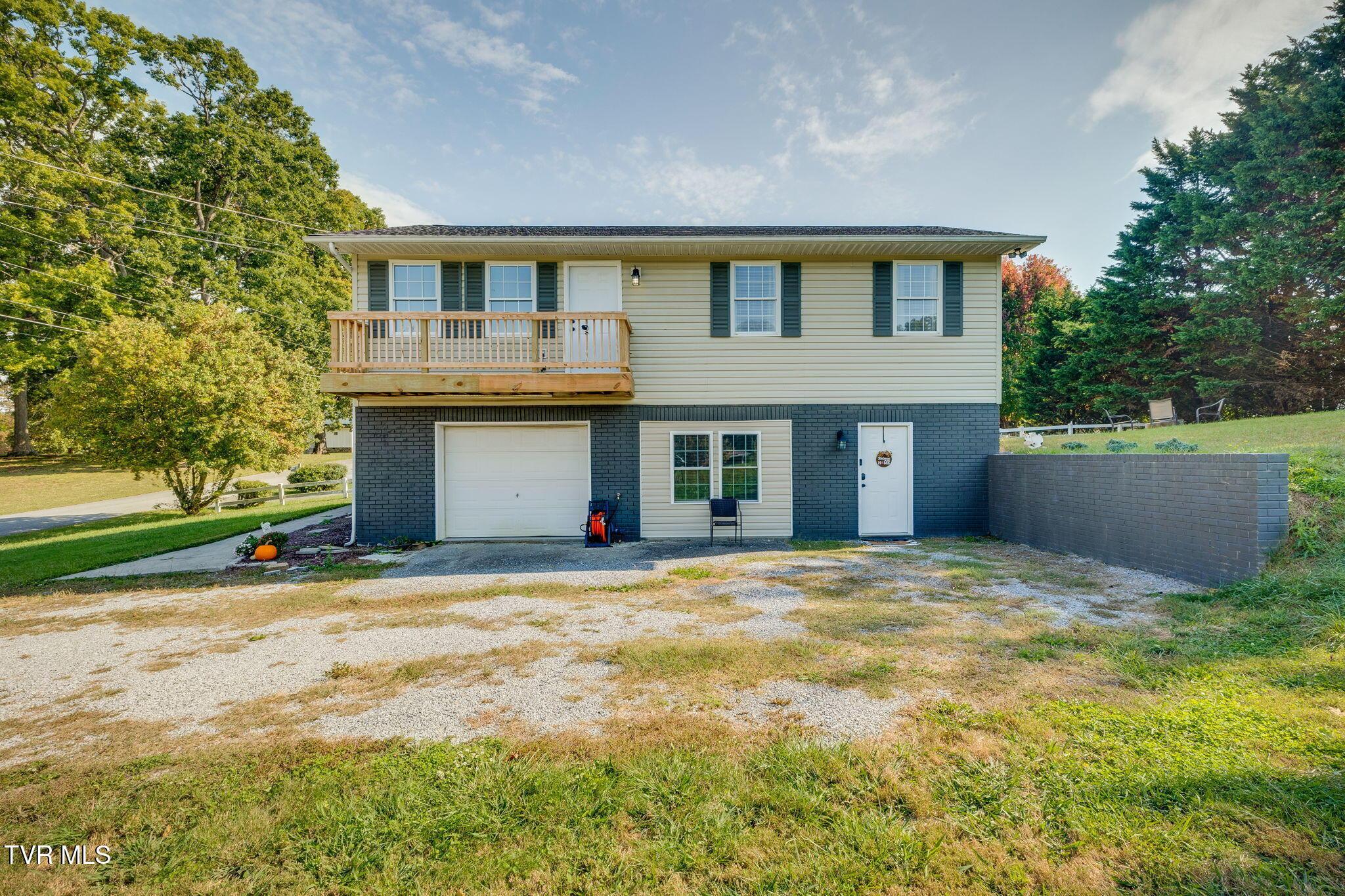 Photo of 3 bed, 2 bath, 1,680 sq ft single family residence at 103 Townsend Road